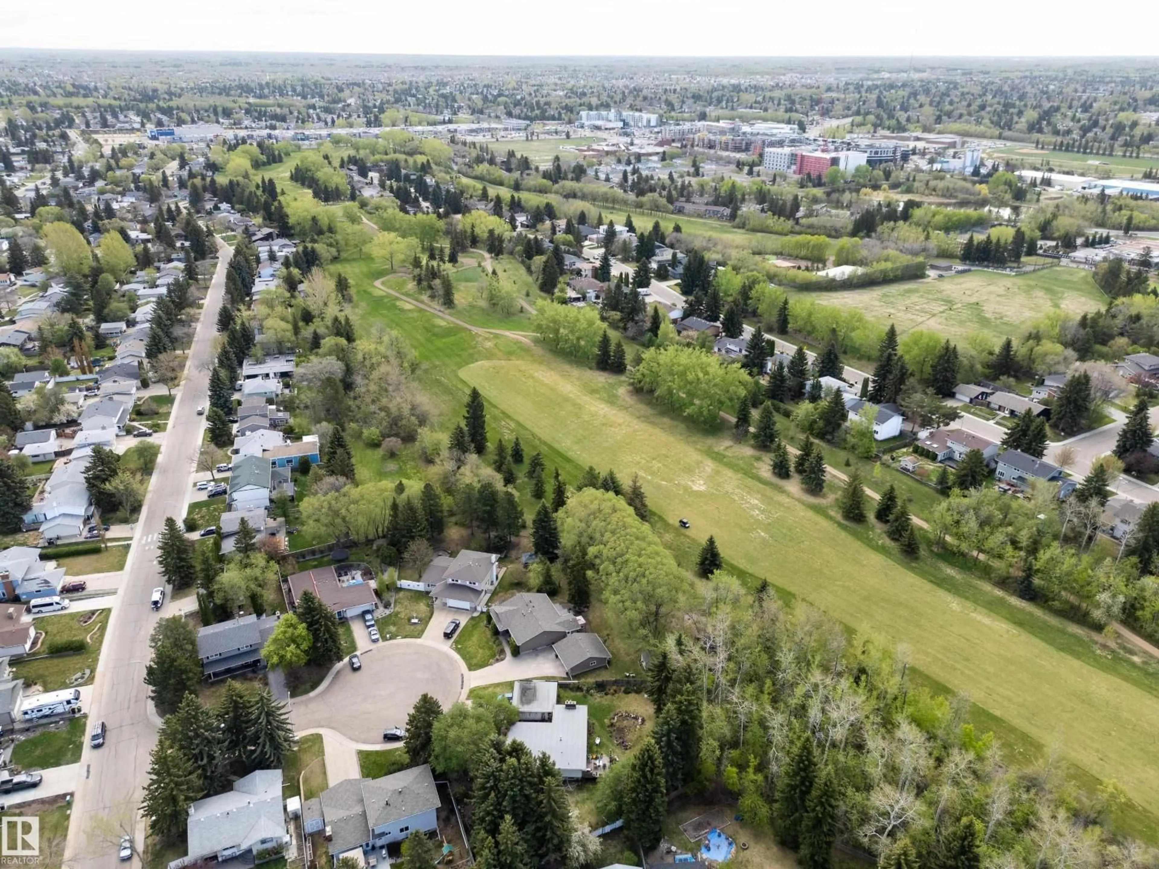 A pic from outside/outdoor area/front of a property/back of a property/a pic from drone, street for 205 MANOR CO, Sherwood Park Alberta T8A0S8