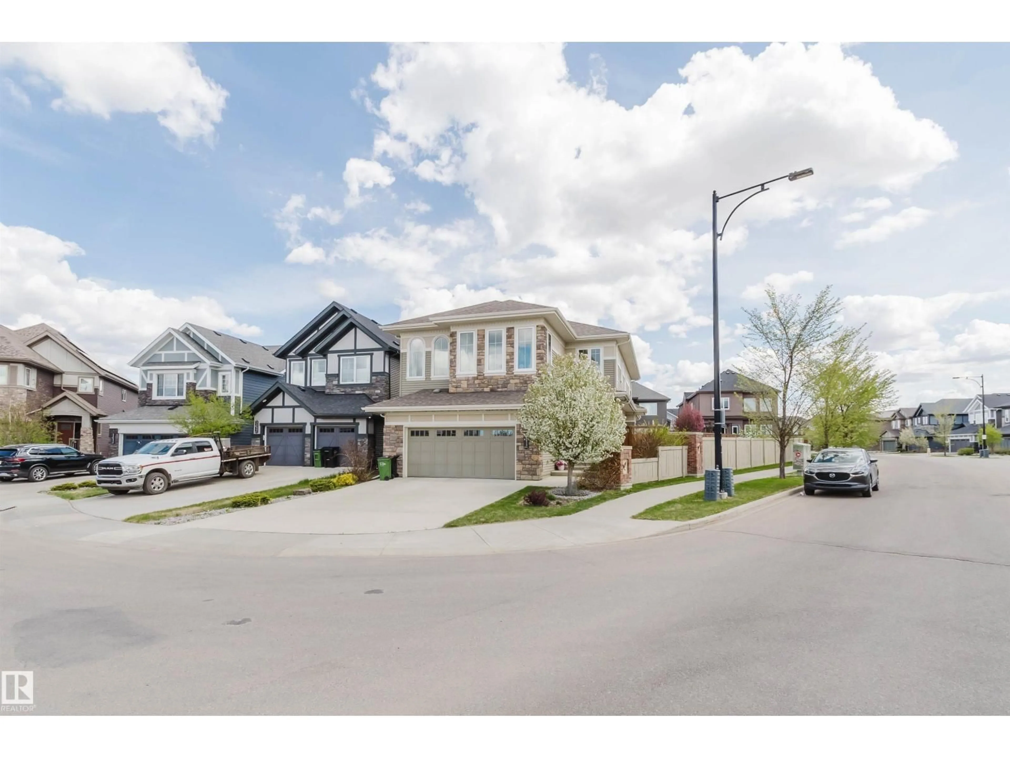 A pic from outside/outdoor area/front of a property/back of a property/a pic from drone, street for 3571 KESWICK BV, Edmonton Alberta T6W3W9