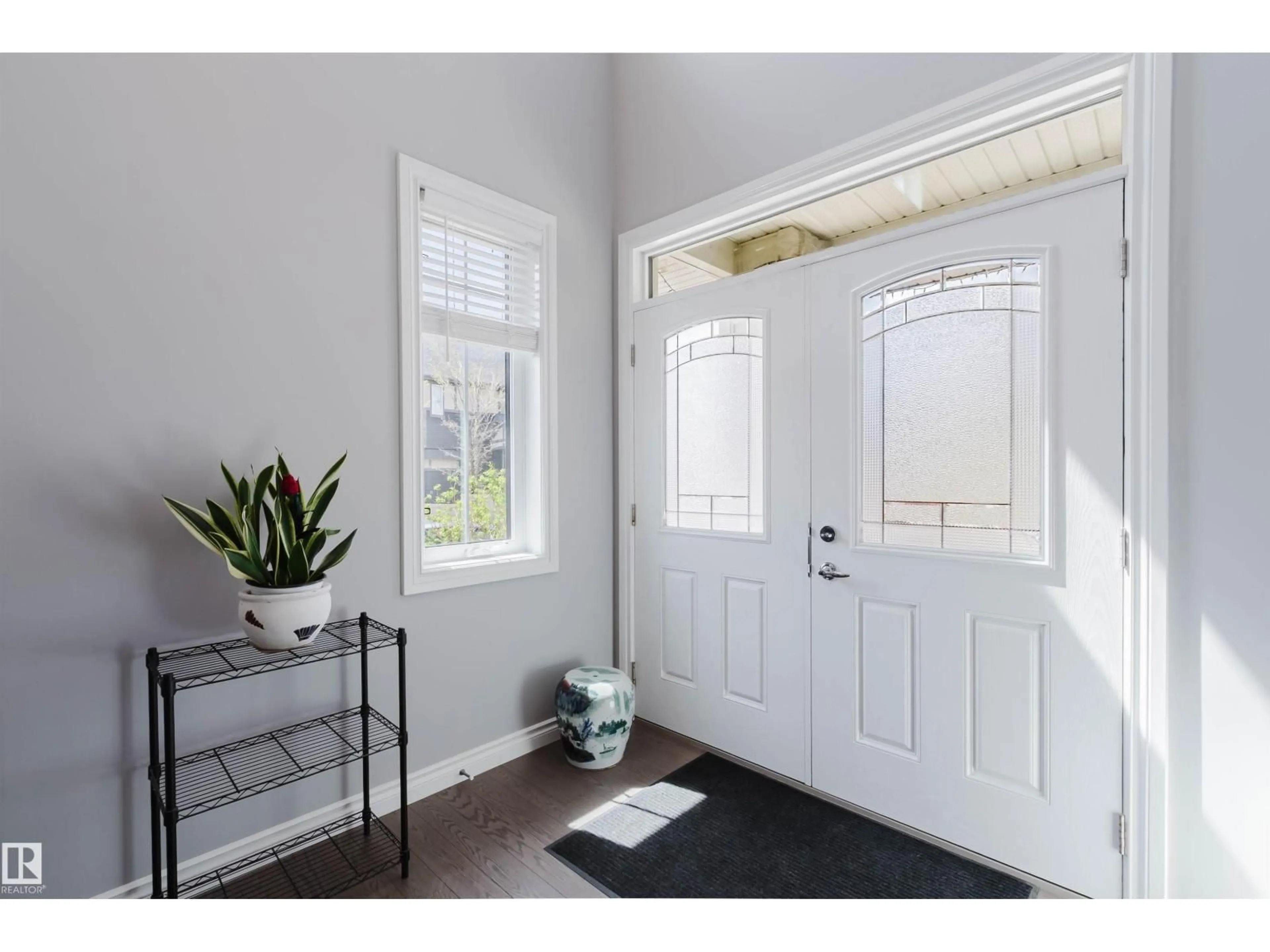 Indoor entryway for 3571 KESWICK BV, Edmonton Alberta T6W3W9