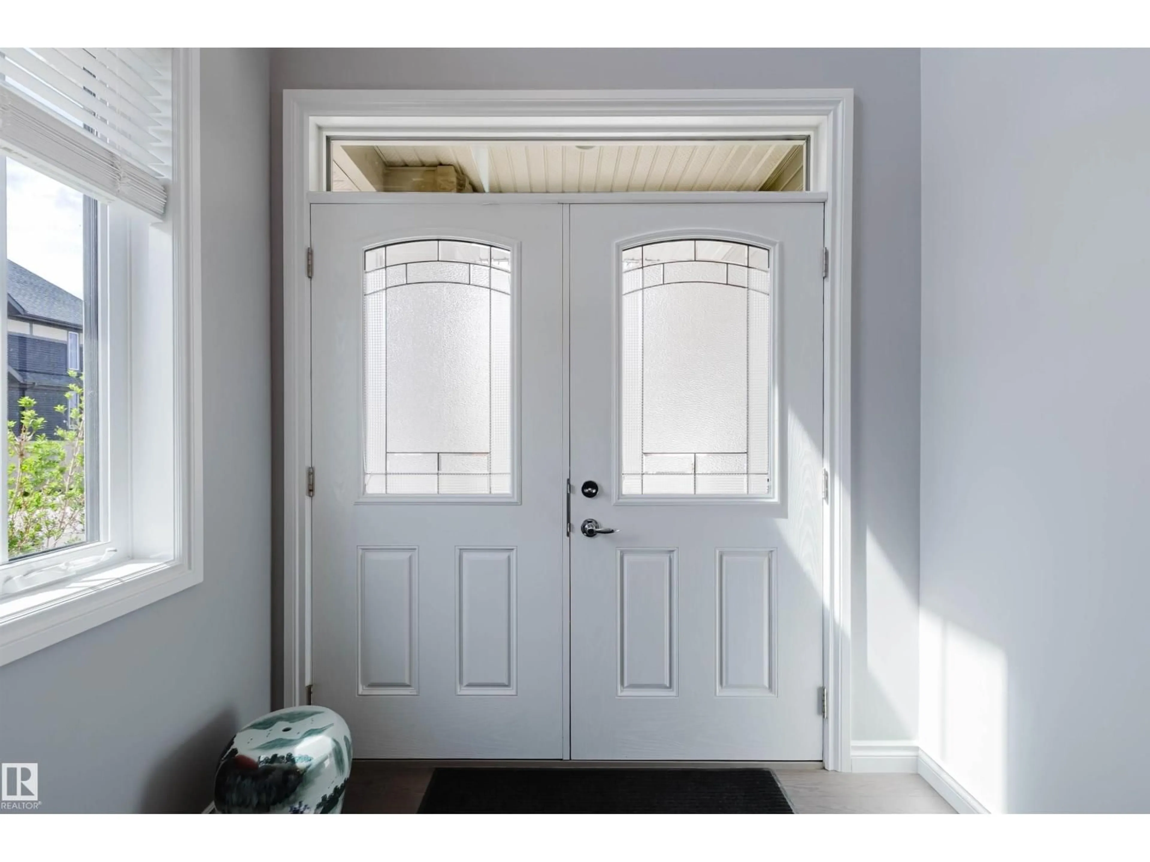 Indoor entryway for 3571 KESWICK BV, Edmonton Alberta T6W3W9