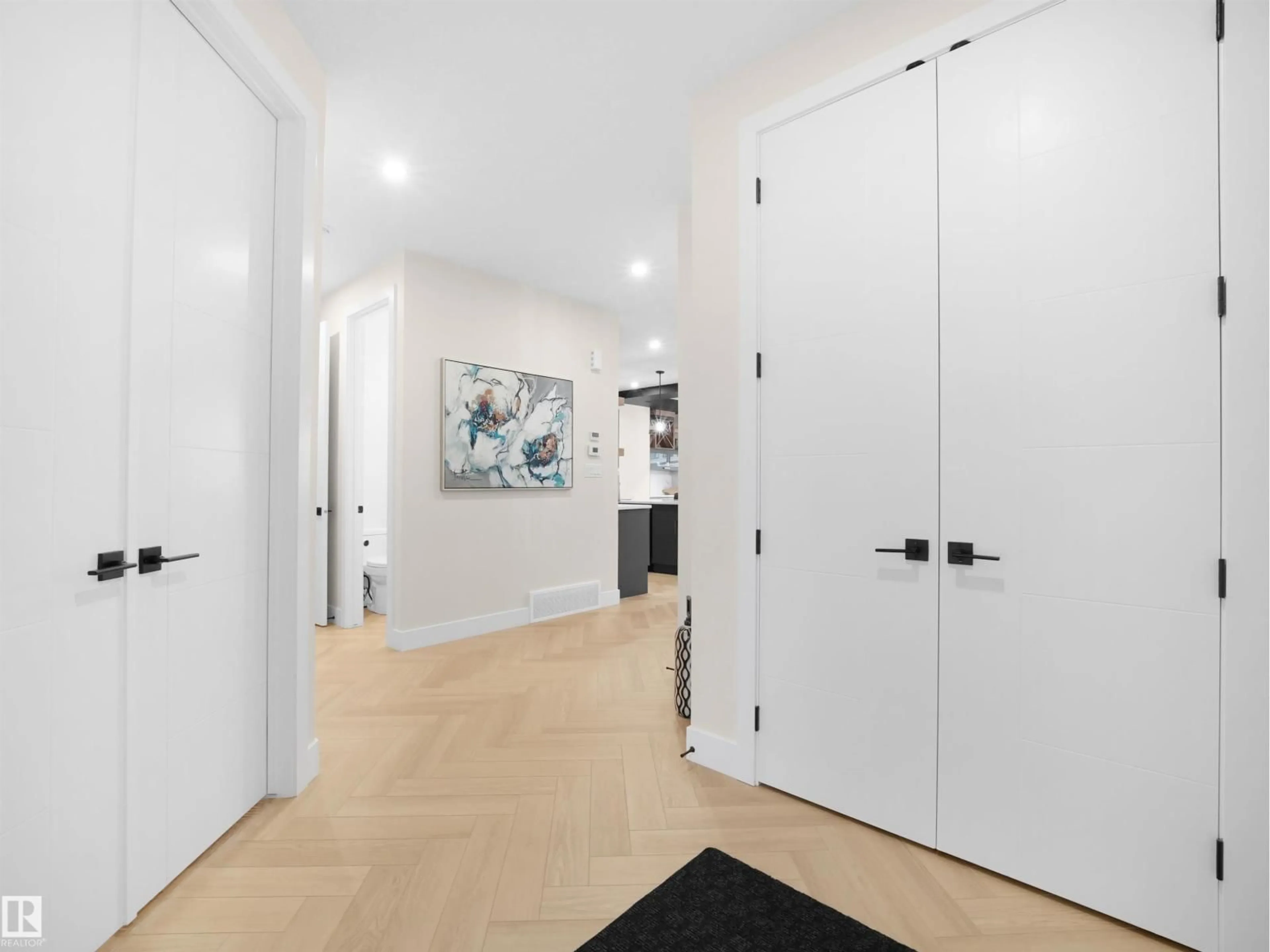 Indoor entryway for SW - 7214 KIVIAQ LI, Edmonton Alberta T6W5R3