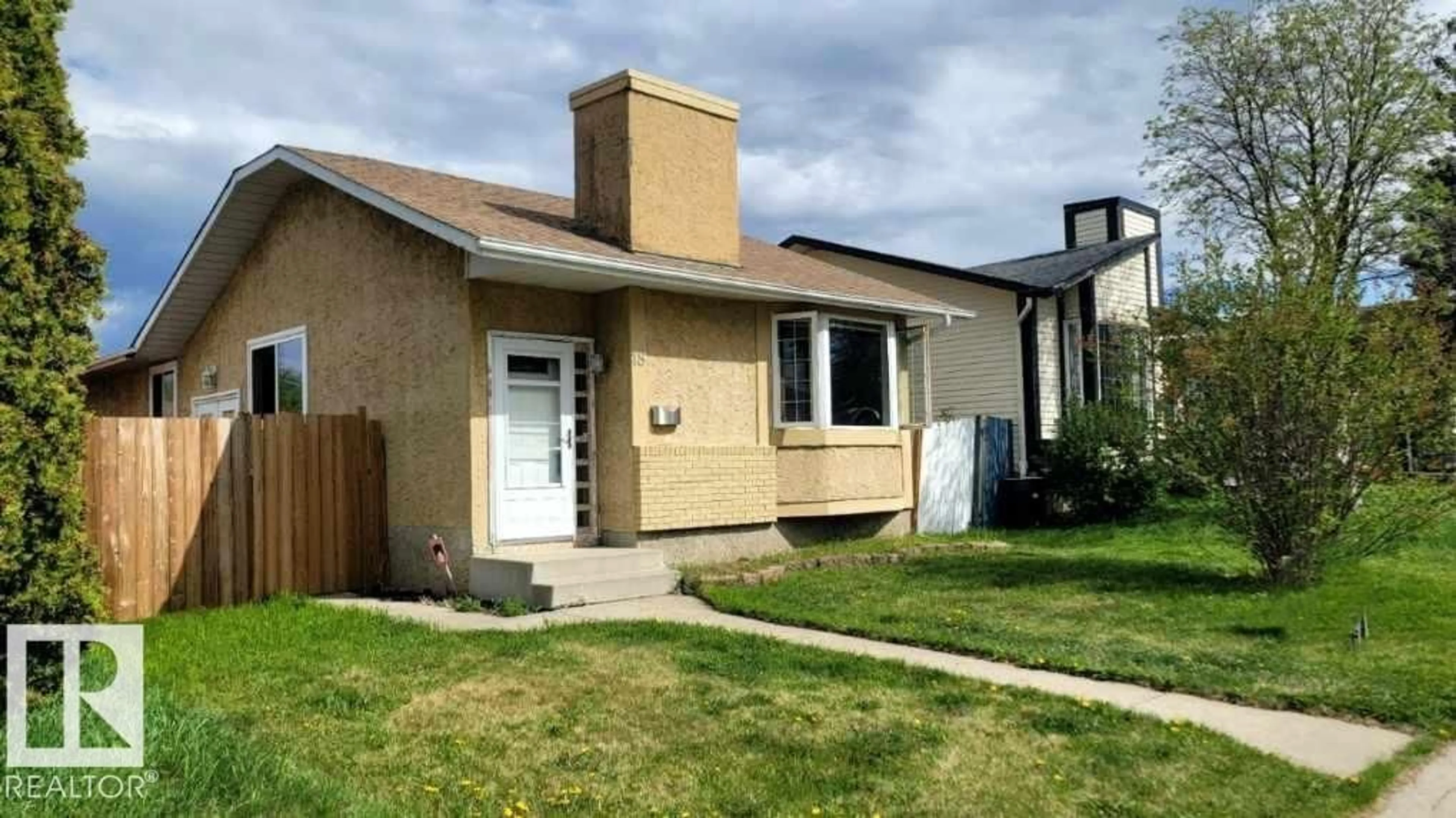 Home with vinyl exterior material, street for 18 WESTBEND ST, Spruce Grove Alberta T7X1W3