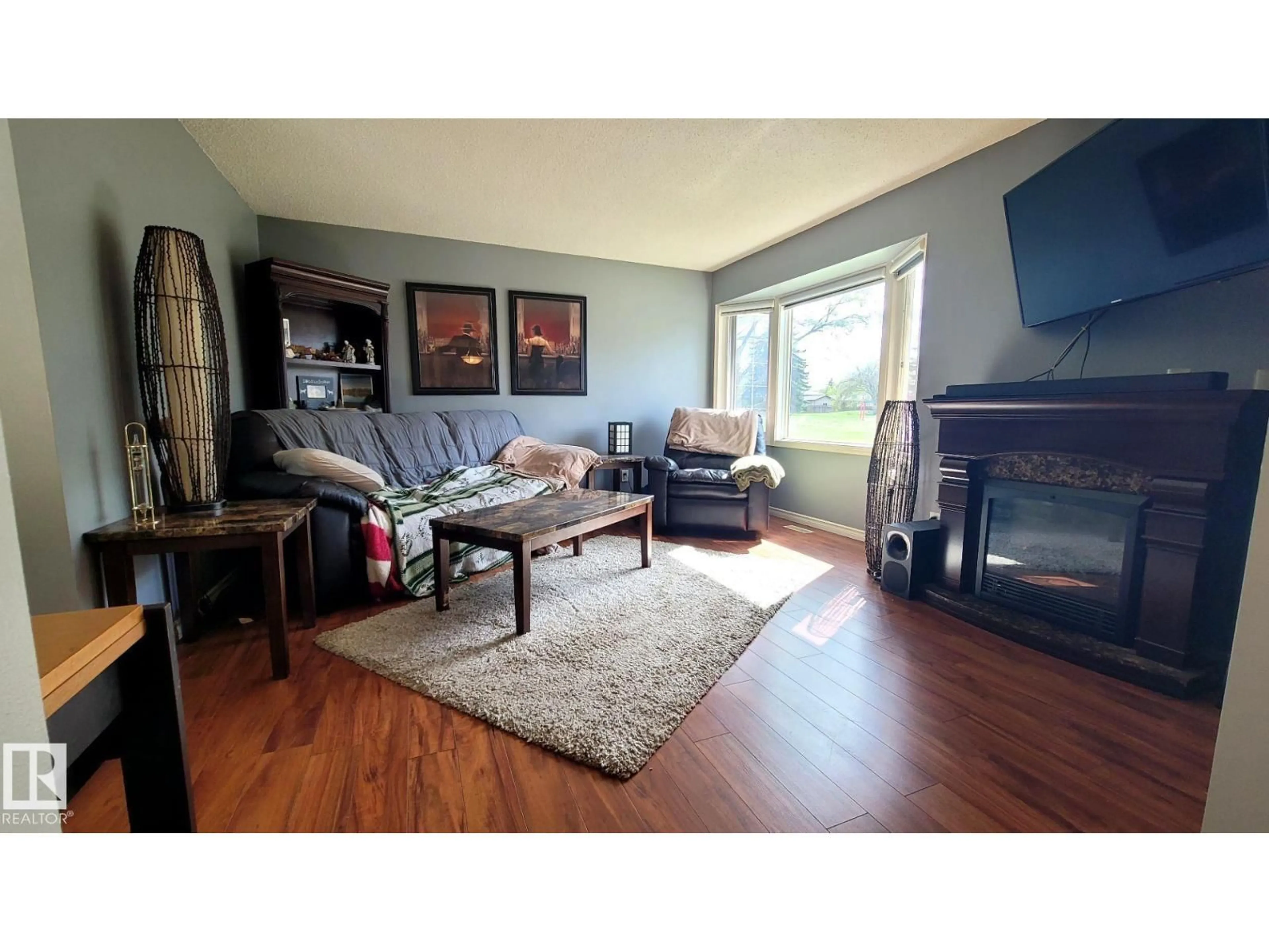 Living room with furniture, wood/laminate floor for 18 WESTBEND ST, Spruce Grove Alberta T7X1W3