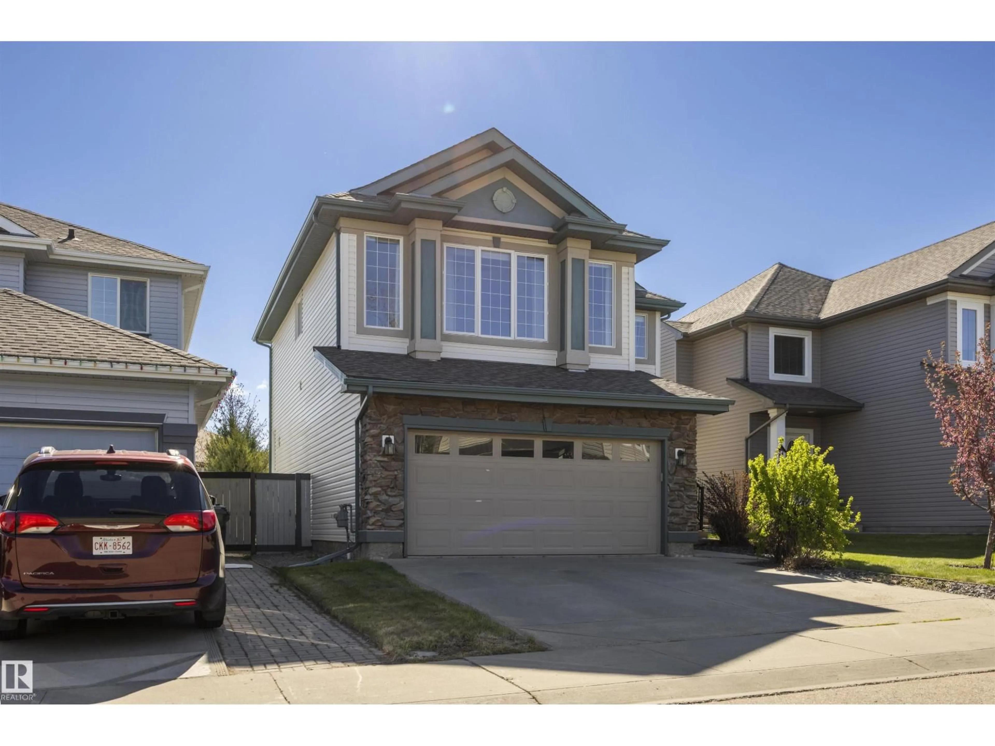 Home with vinyl exterior material, street for 255 SUNCREST RD, Sherwood Park Alberta T8H0B5