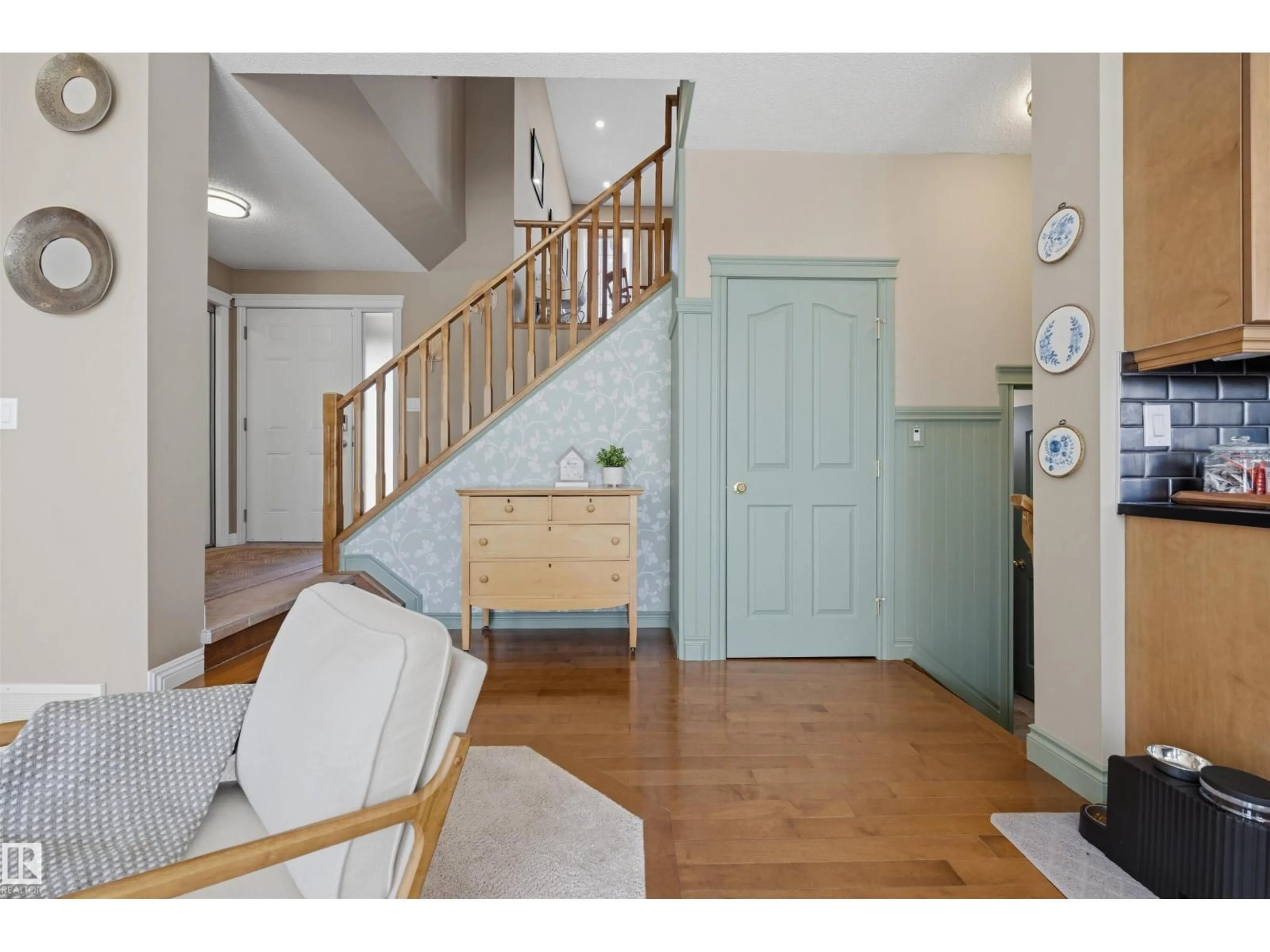 Indoor entryway for 255 SUNCREST RD, Sherwood Park Alberta T8H0B5