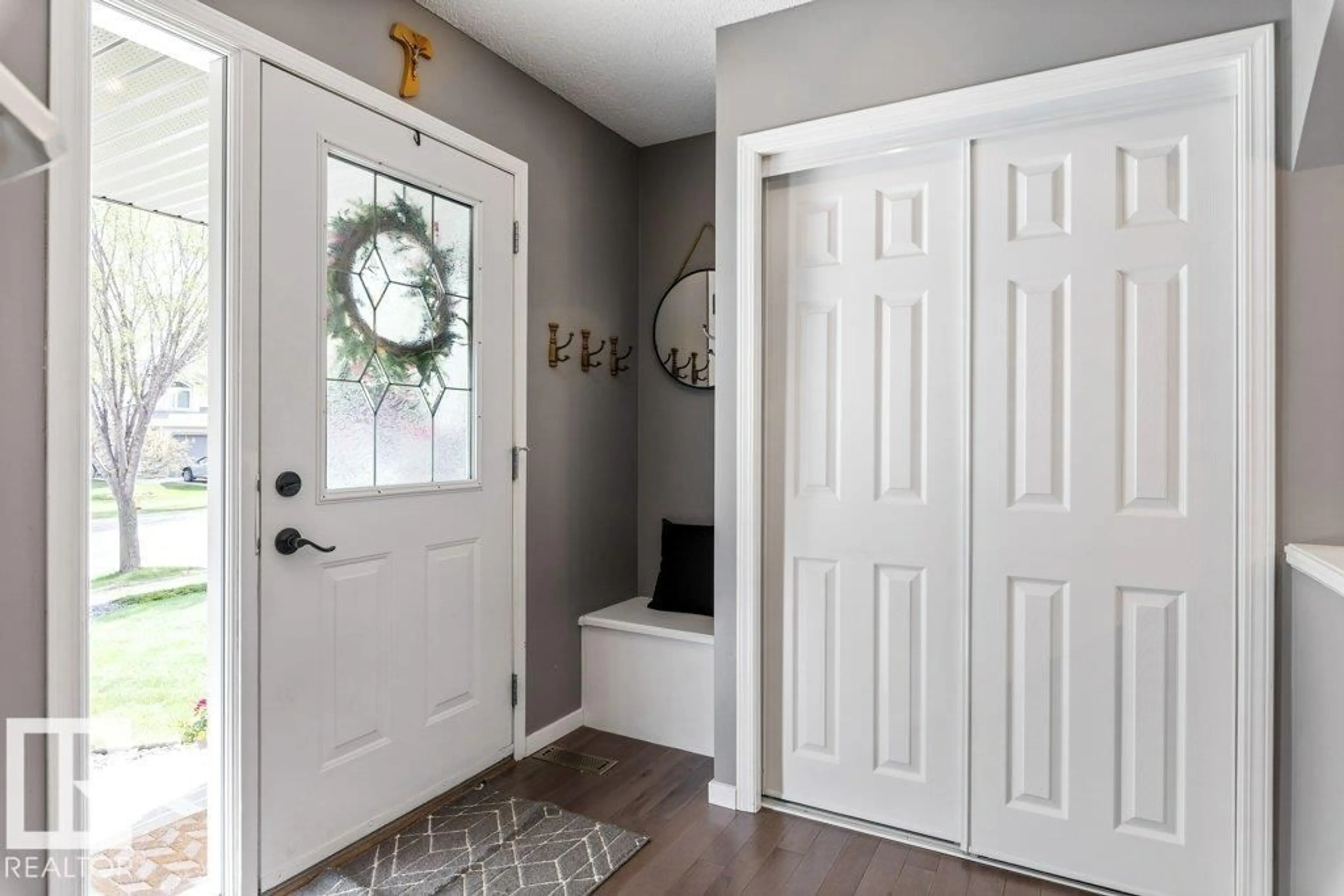 Indoor entryway for 109 ERIN RIDGE DR, St. Albert Alberta T8N7B3