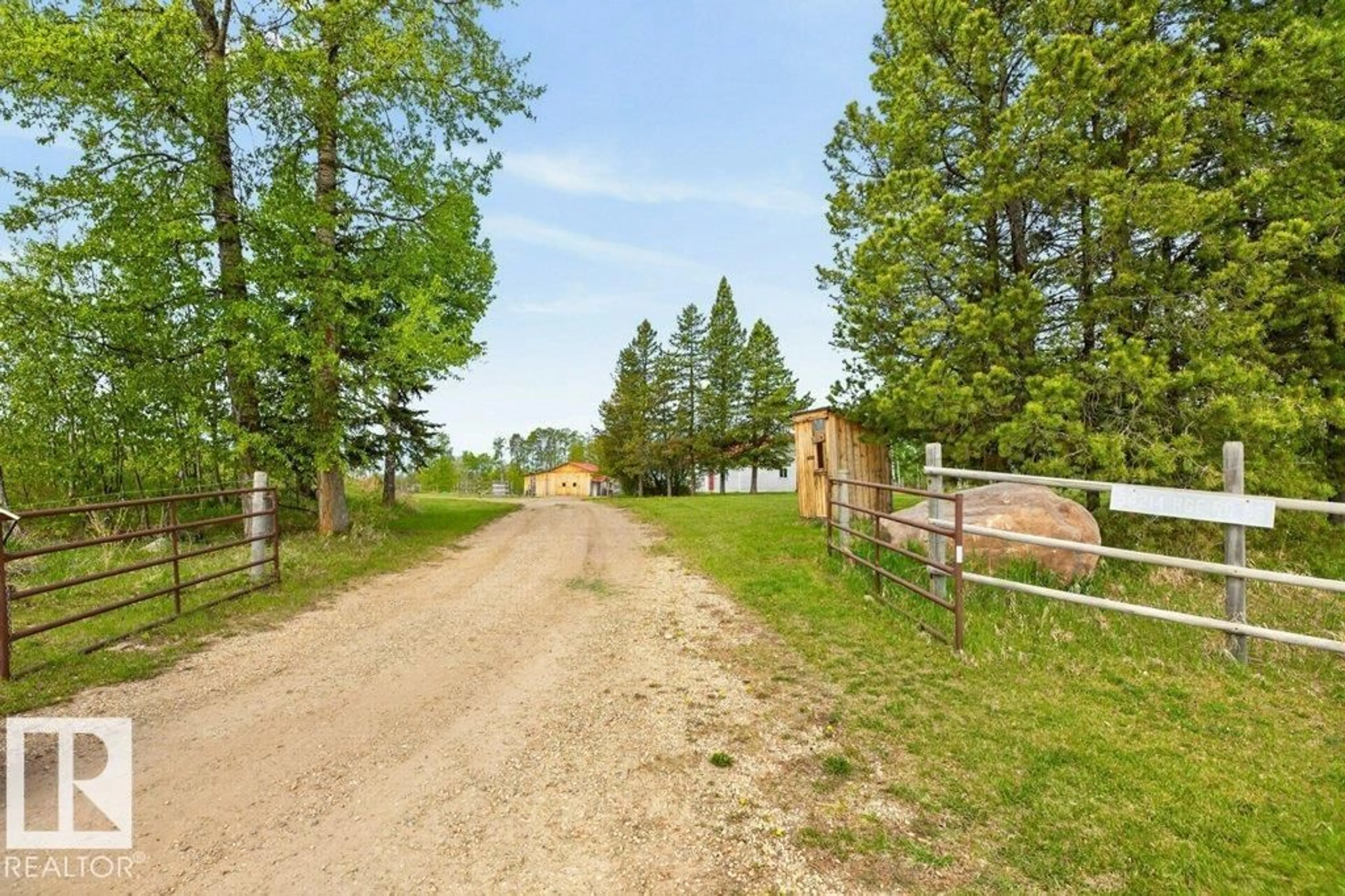 A pic from outside/outdoor area/front of a property/back of a property/a pic from drone, unknown for 54214 RGE ROAD 53, Rural Lac Ste. Anne County Alberta T0E0L0