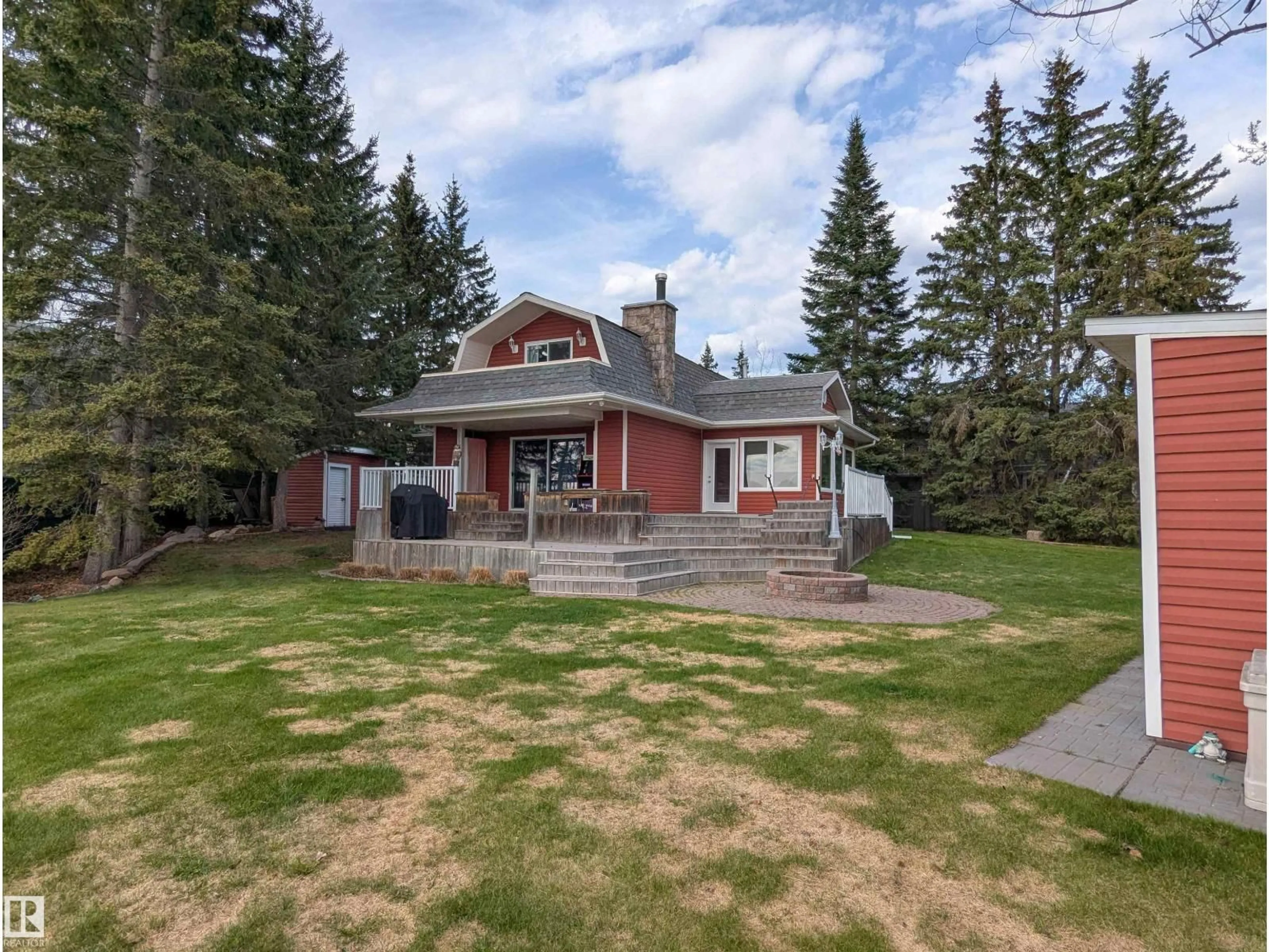 A pic from outside/outdoor area/front of a property/back of a property/a pic from drone, unknown for 8 BEAVER CR, Rural Westlock County Alberta T0G0S0