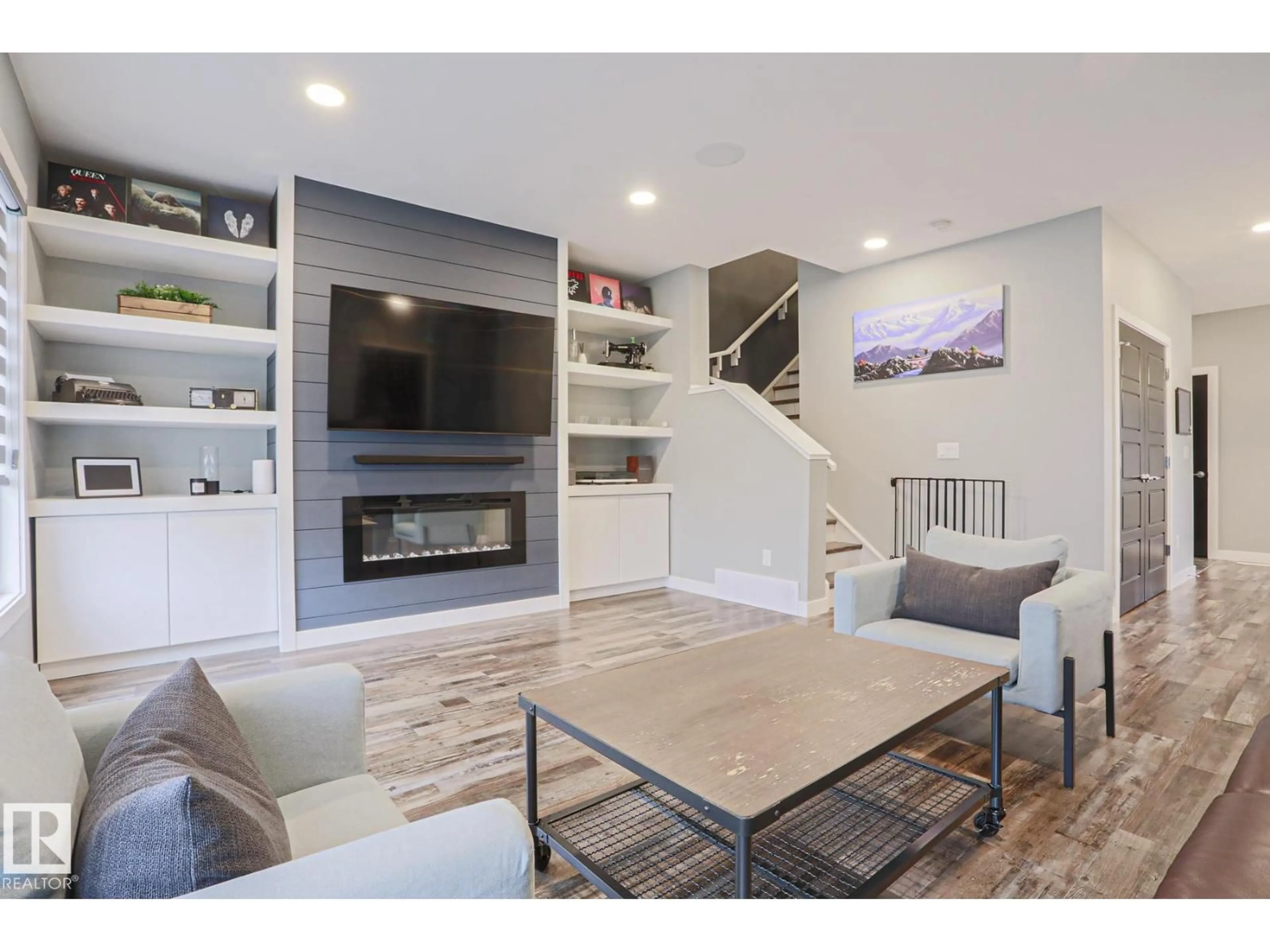 Living room with furniture, unknown for 661 LEWIS GREENS DR, Edmonton Alberta T5T7G3