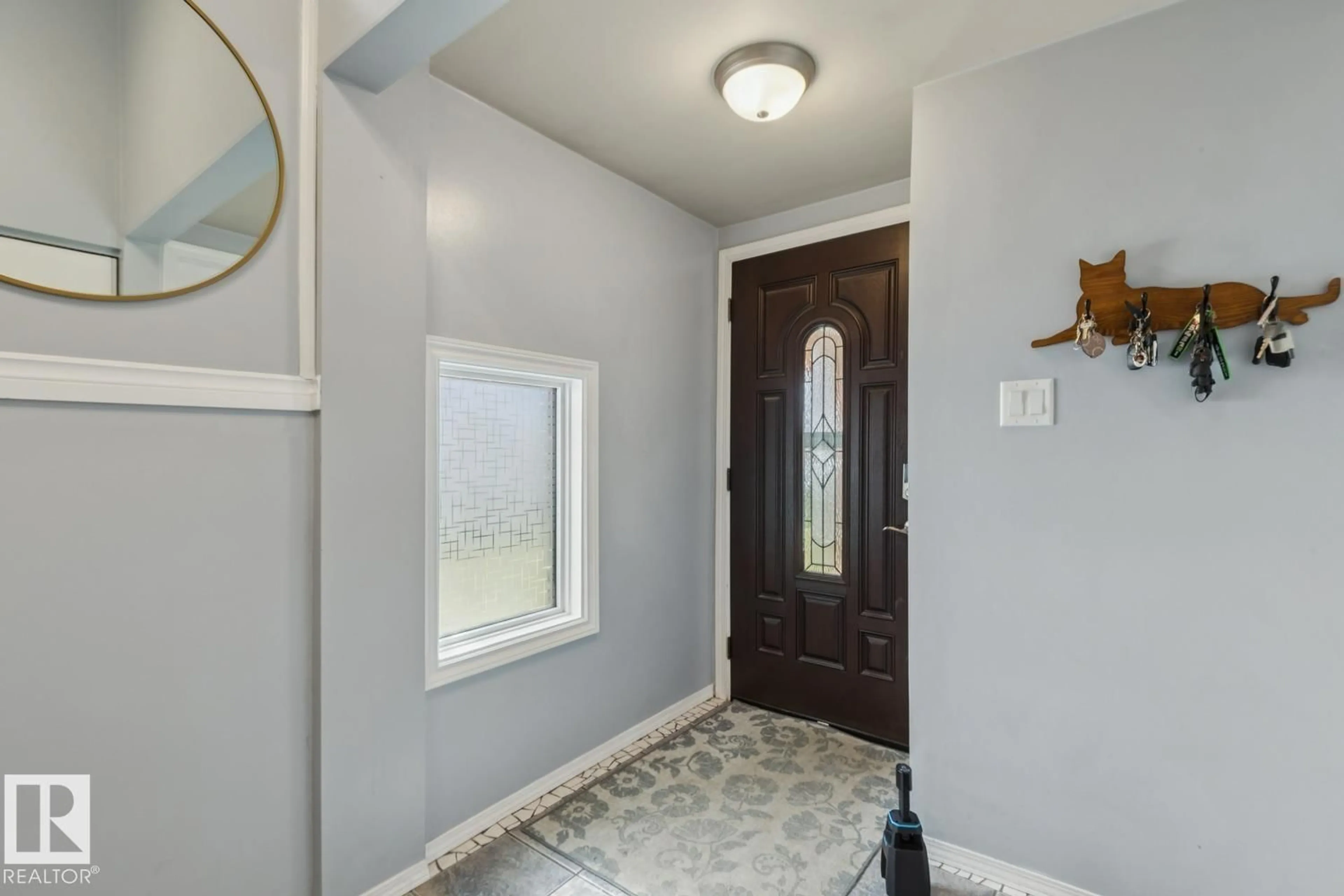 Indoor entryway for 1871 45 ST, Edmonton Alberta T6L2S6