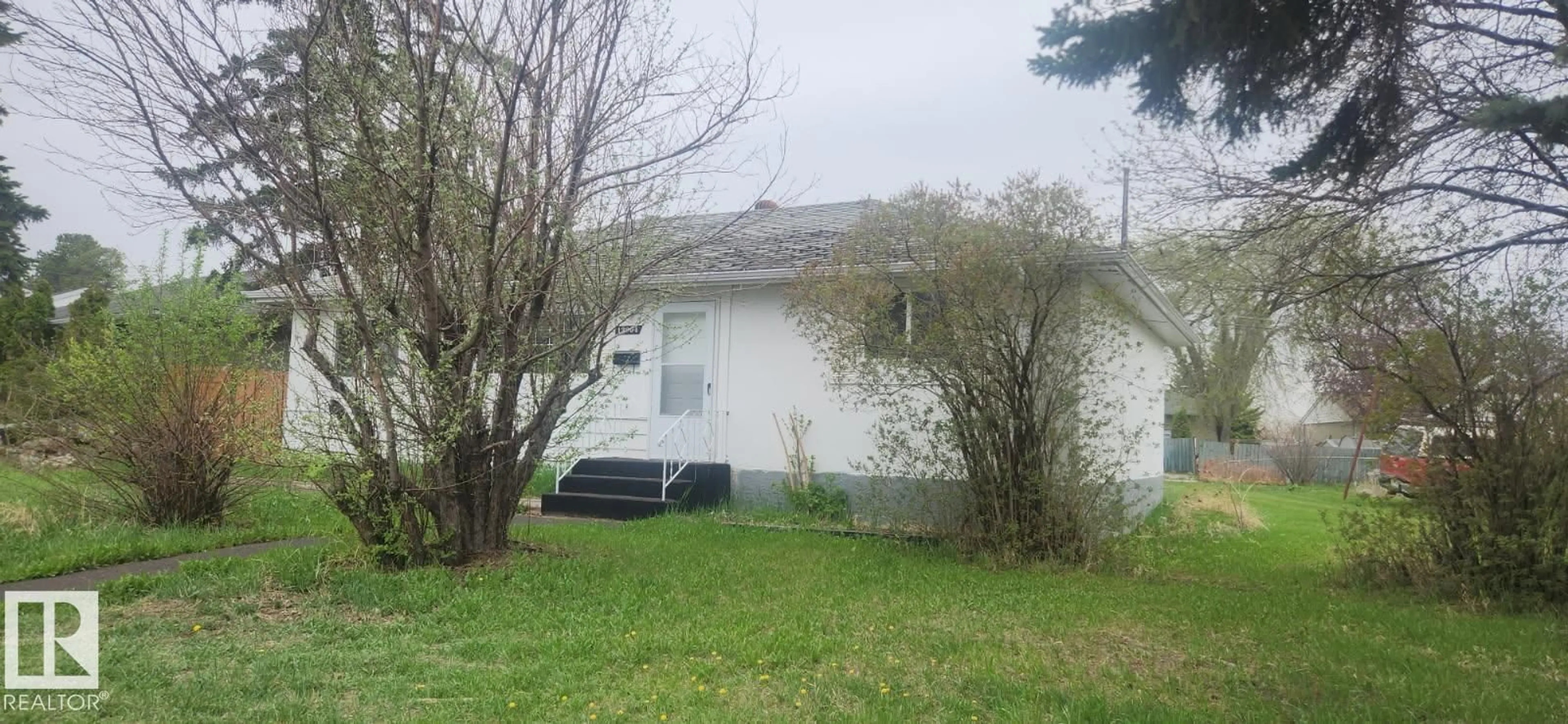 Unknown for 13904 135 AV NW, Edmonton Alberta T5L3Y8