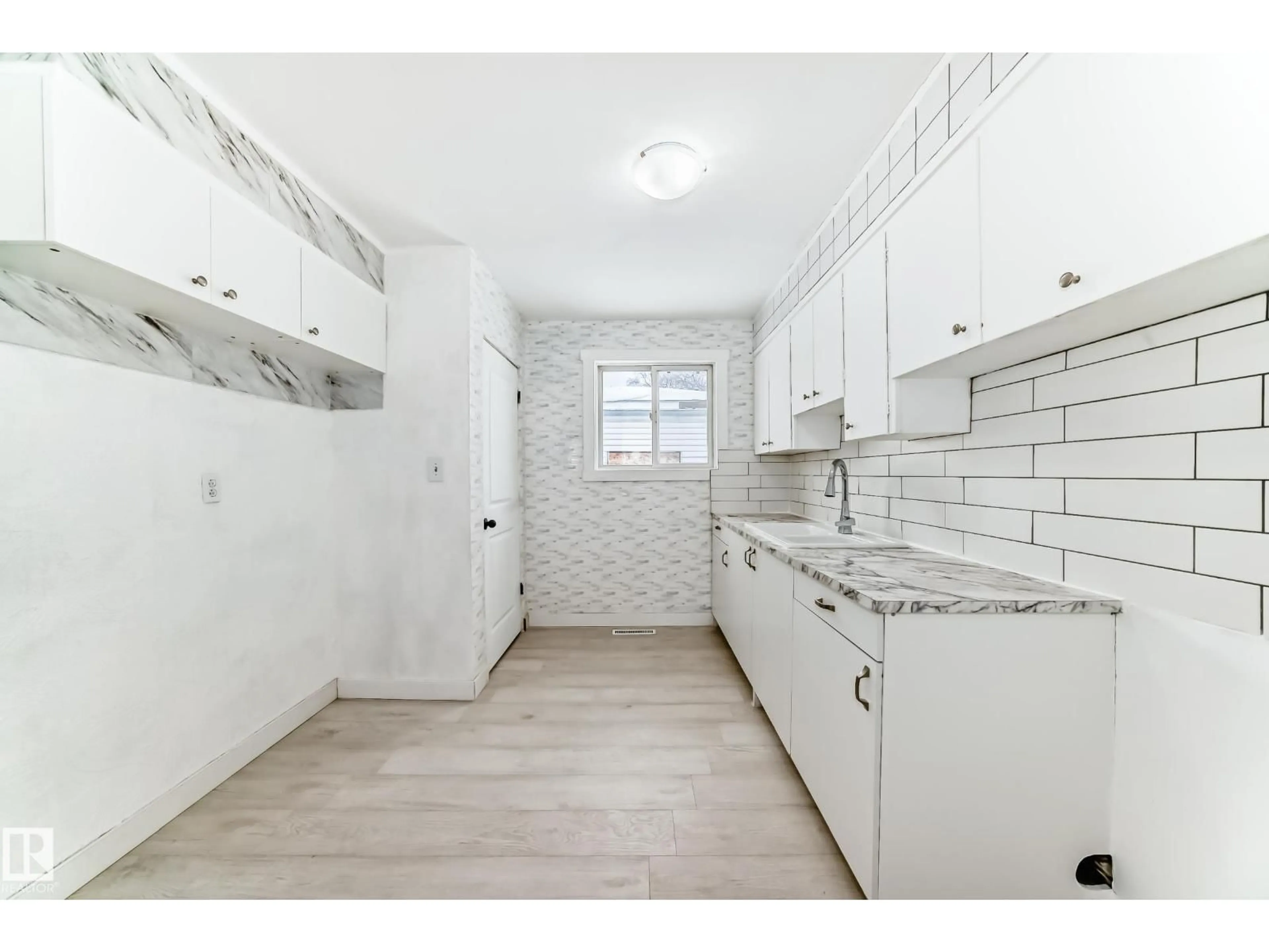 Standard kitchen, ceramic/tile floor for 13904 135 AV NW, Edmonton Alberta T5L3Y8