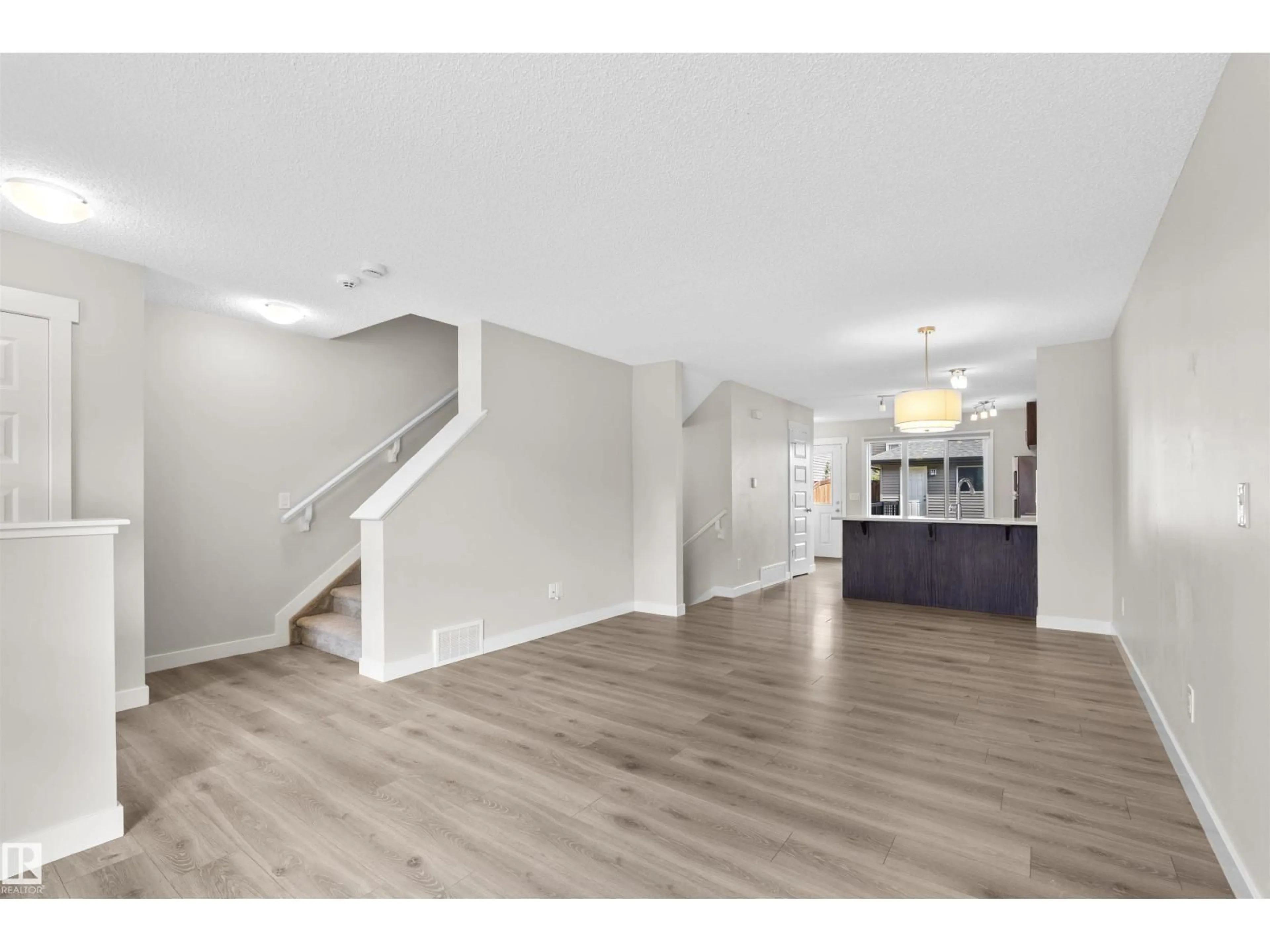 Unknown for 22546 96 AV, Edmonton Alberta T5T7K4