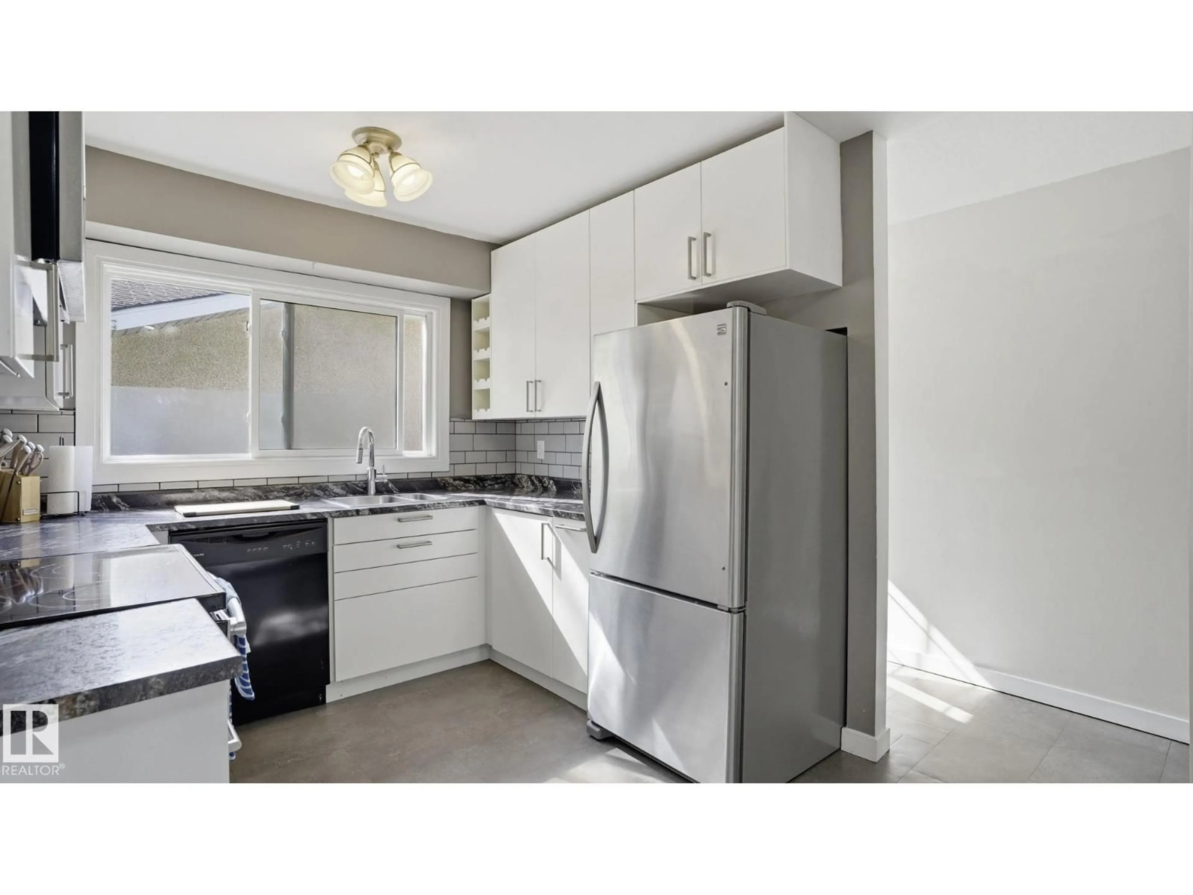 Standard kitchen, unknown for 7 BEECHMONT AV, Spruce Grove Alberta T7X1E6