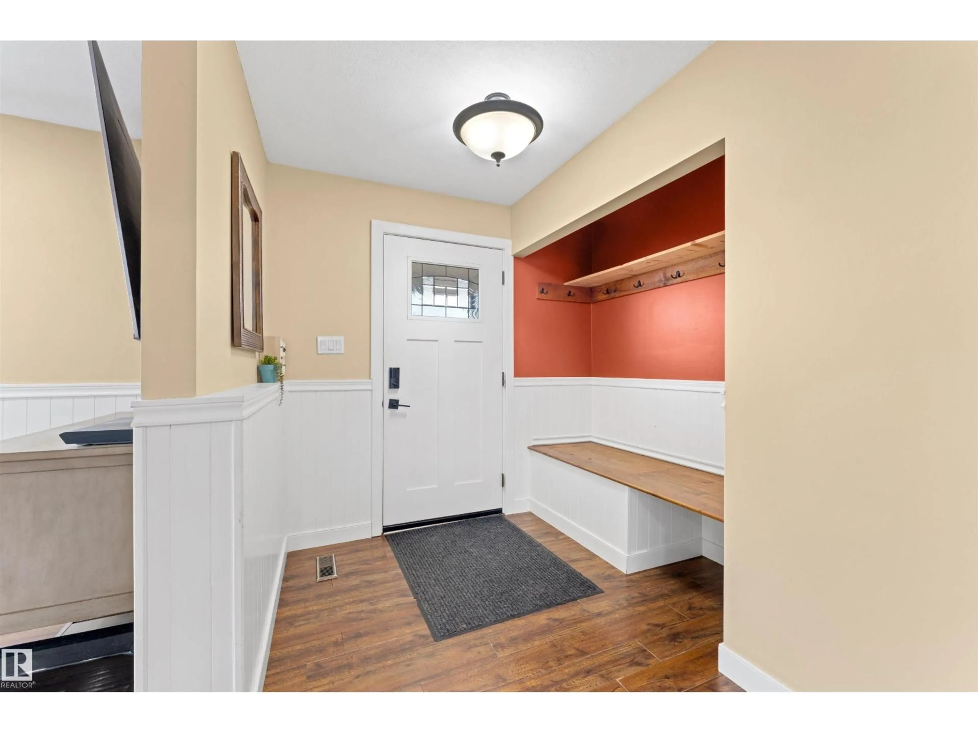Indoor entryway for 313 MAIN ST, Alcomdale Alberta T0G0A0