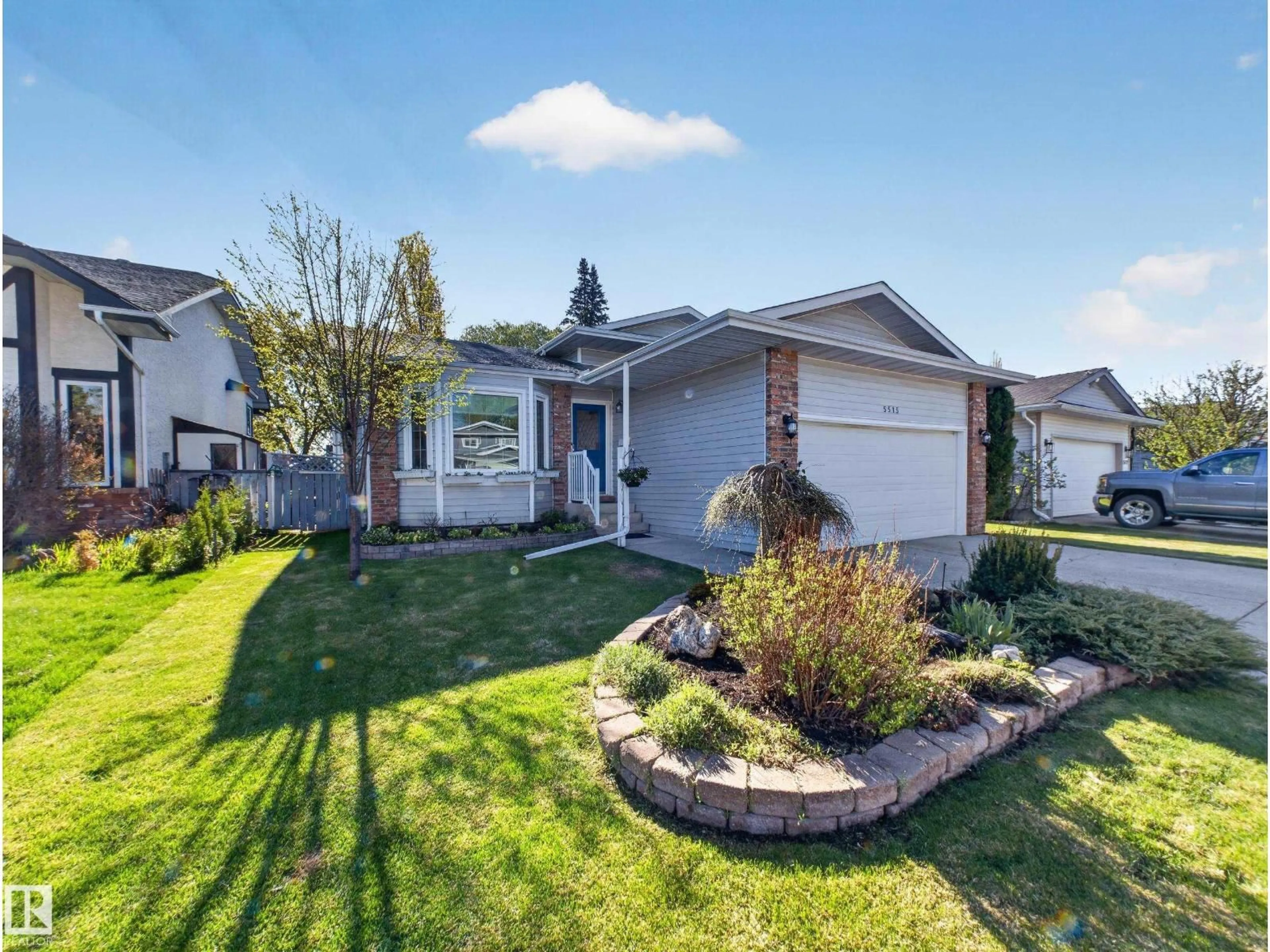 Home with vinyl exterior material, street for 5515 45 ST, Stony Plain Alberta T7Z1C8