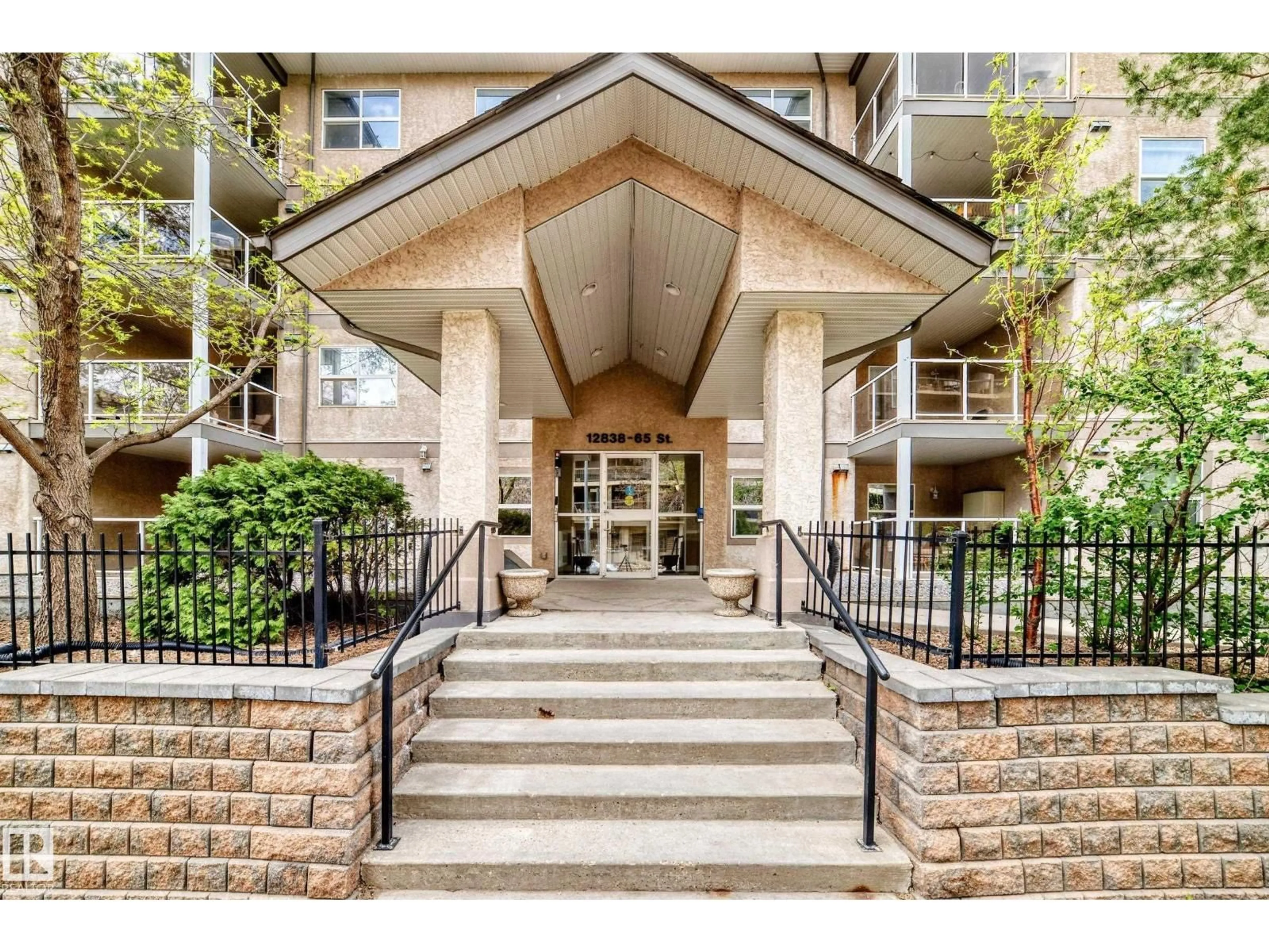 Indoor foyer for #108 - 12838 65 ST, Edmonton Alberta T5A5H3