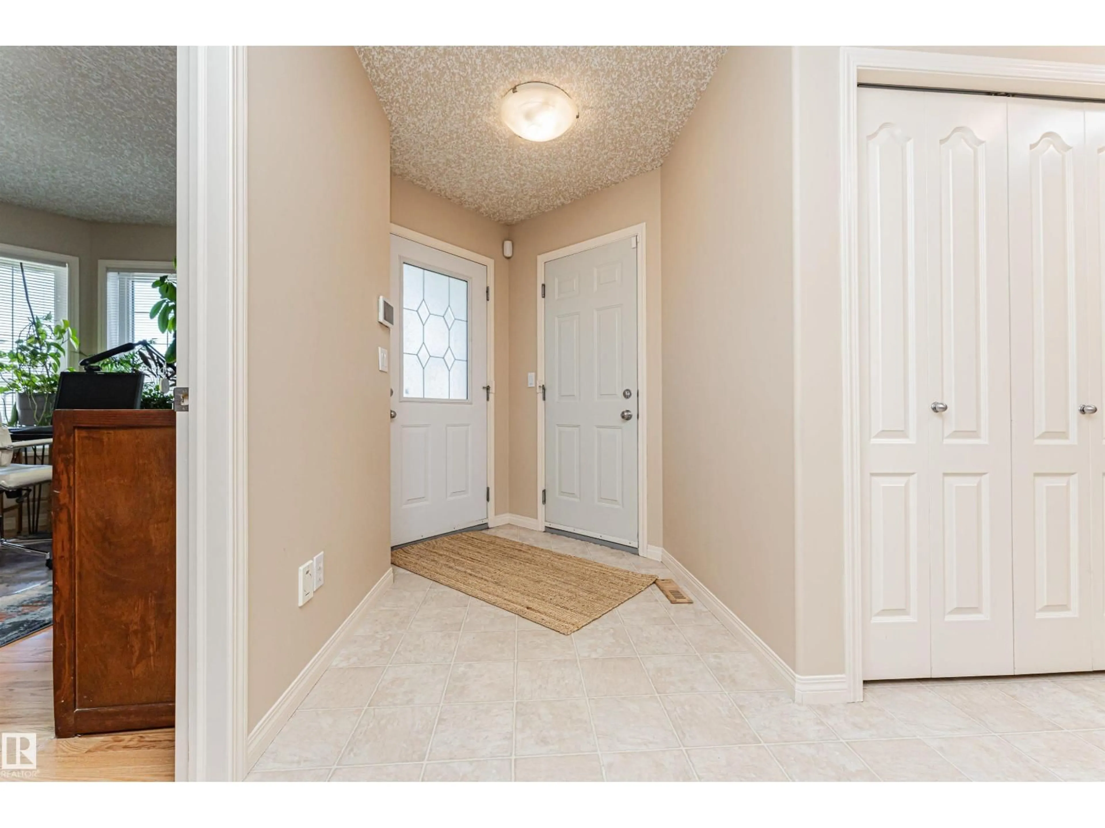 Indoor entryway for #15 - 16415 77 ST, Edmonton Alberta T5Z3S8