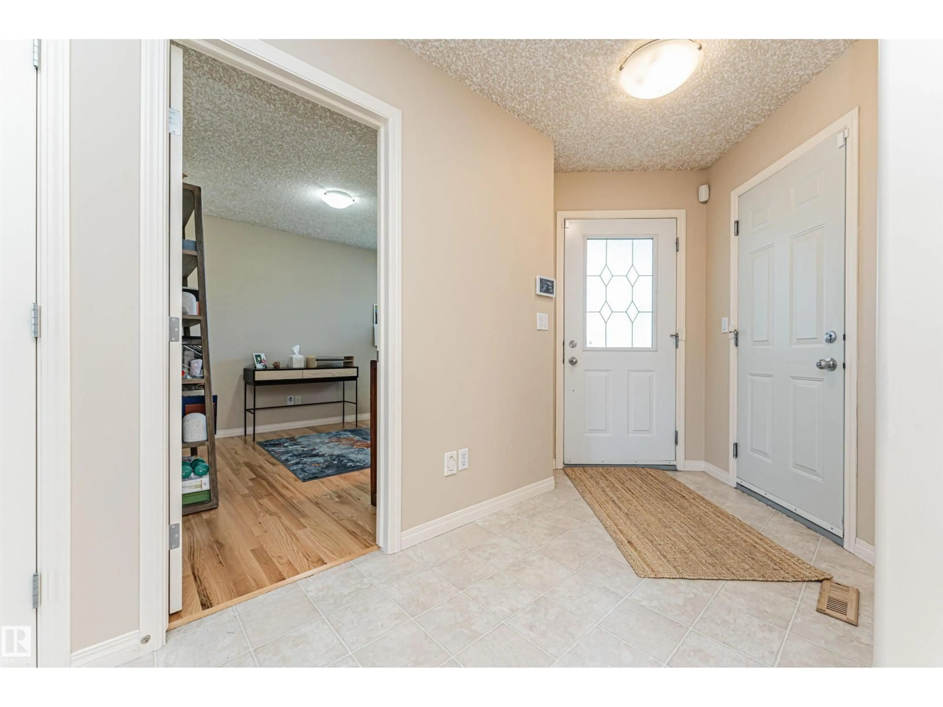 Indoor entryway for #15 - 16415 77 ST, Edmonton Alberta T5Z3S8