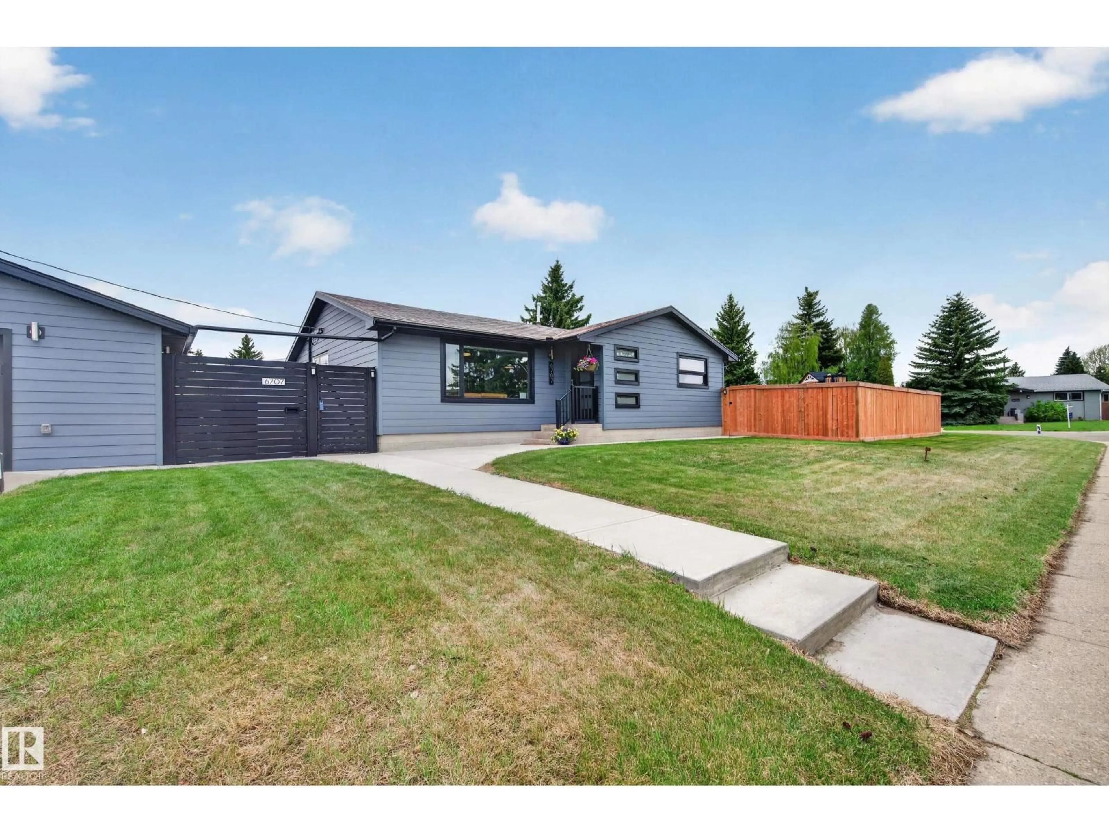 Unknown for NW - 6707 92B AV, Edmonton Alberta T6B0V8