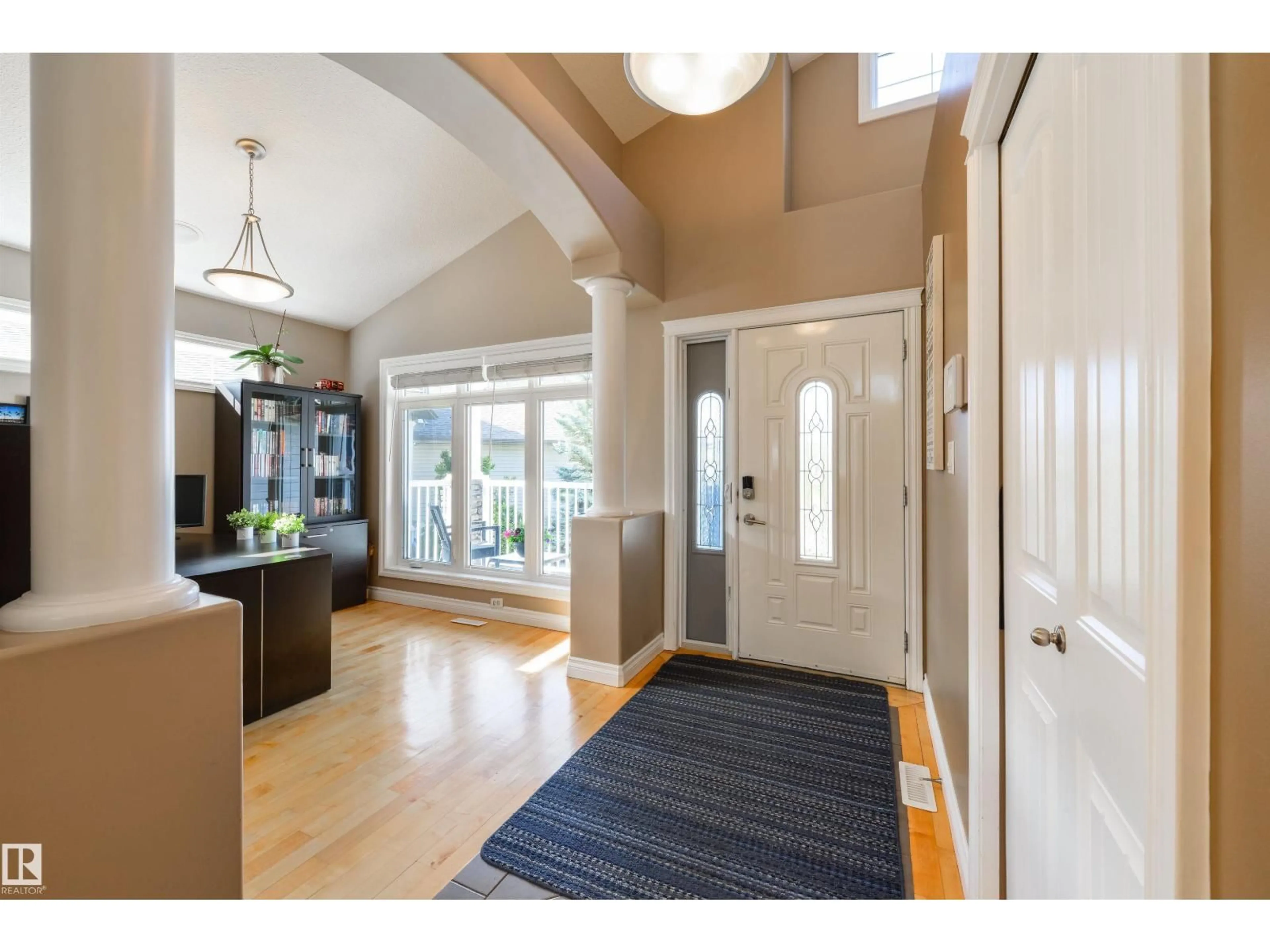 Indoor entryway for 68 LINKSVIEW BA, Spruce Grove Alberta T7X4L5