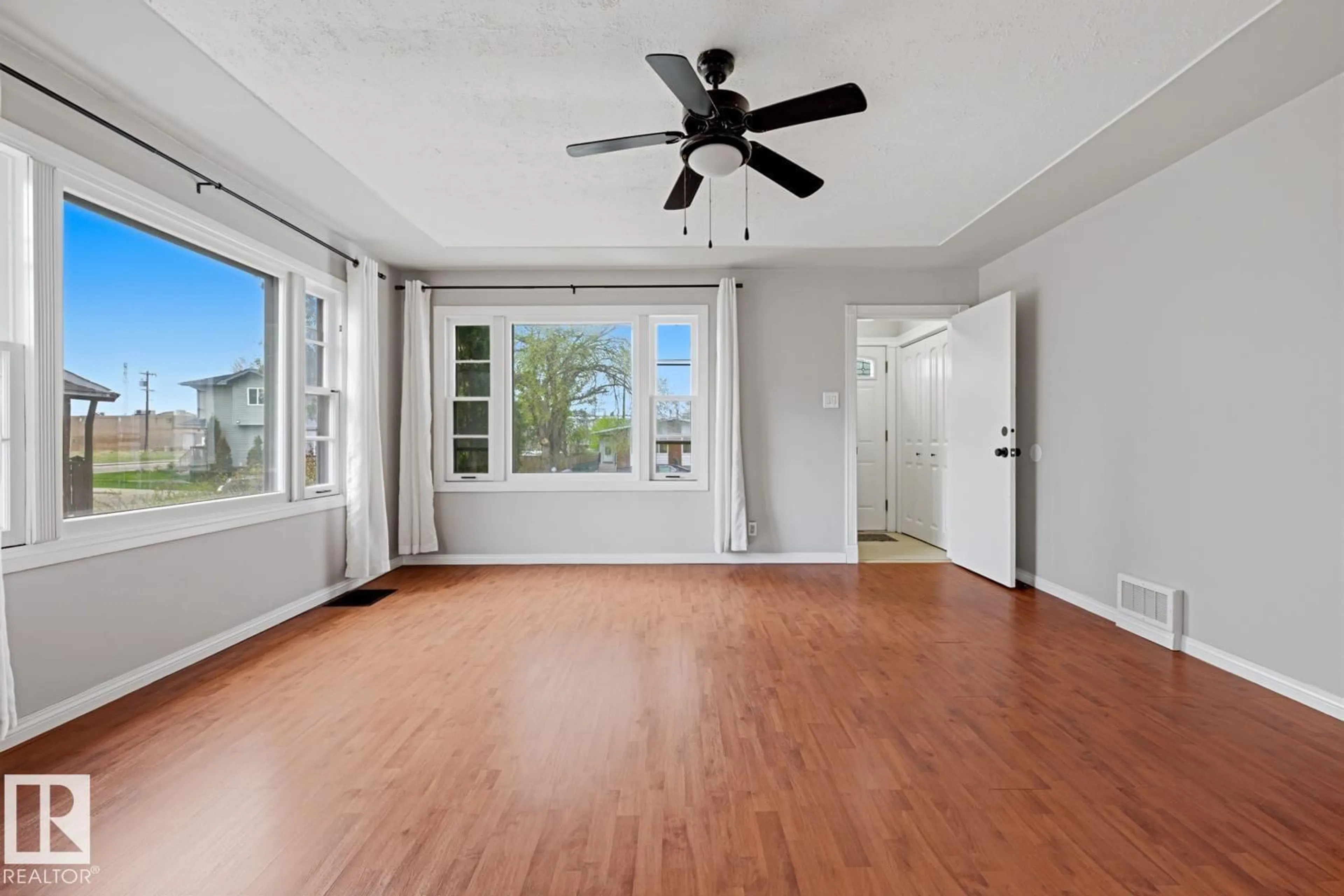 A pic of a room for NW - 10217 155 ST, Edmonton Alberta T5P2L8
