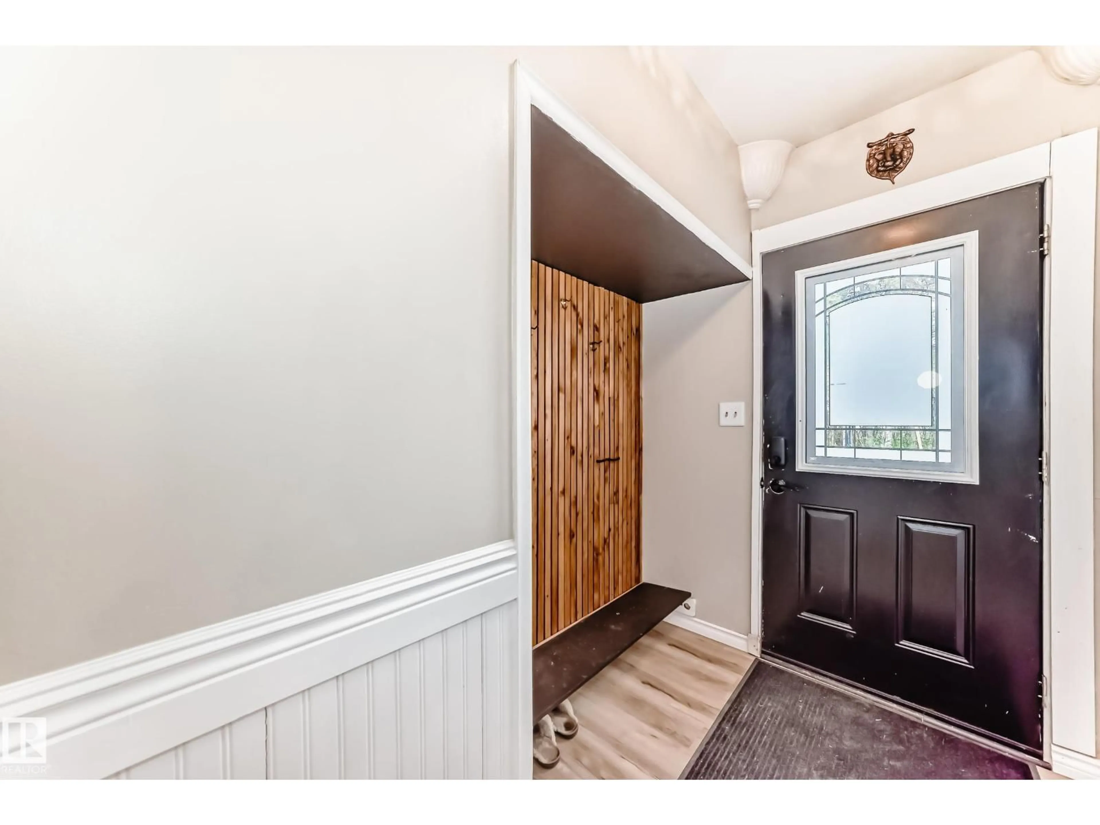 Indoor entryway for 21252 TWP ROAD 550, Rural Strathcona County Alberta T8L4B8