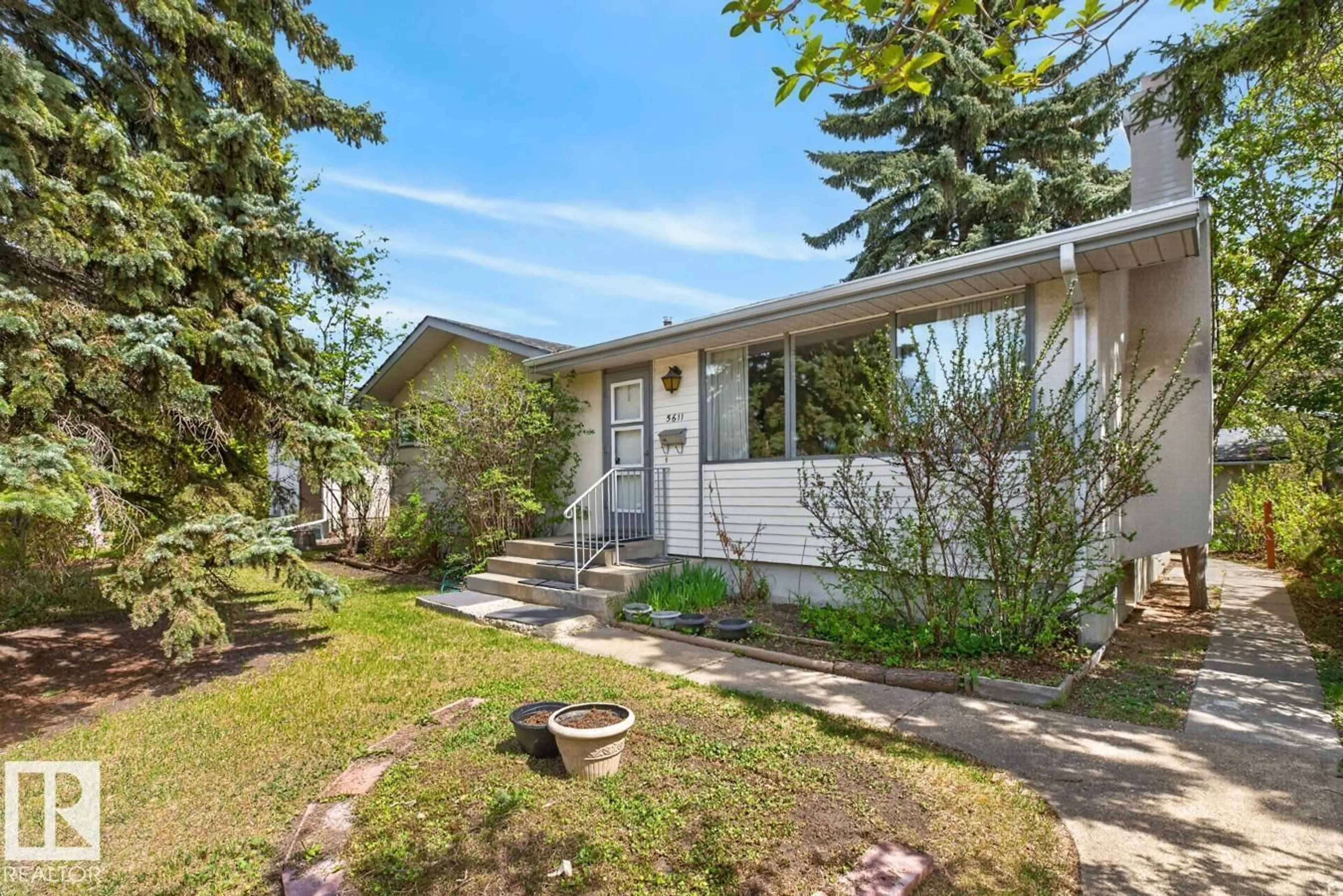 Home with vinyl exterior material, street for NW - 5611 115 ST, Edmonton Alberta T6H3P5