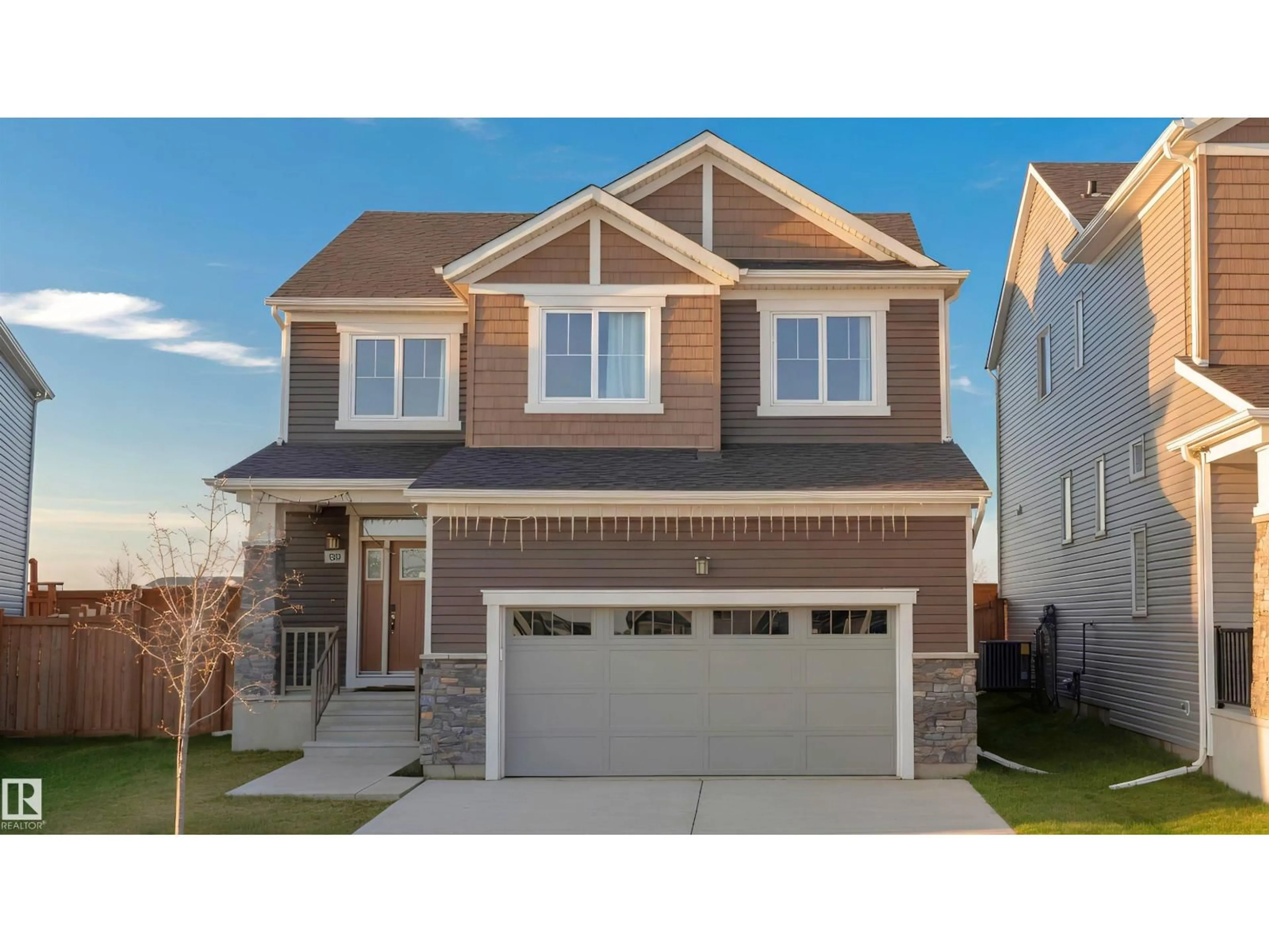 Home with vinyl exterior material, street for NW - 1723 200 ST, Edmonton Alberta T6M0Y2