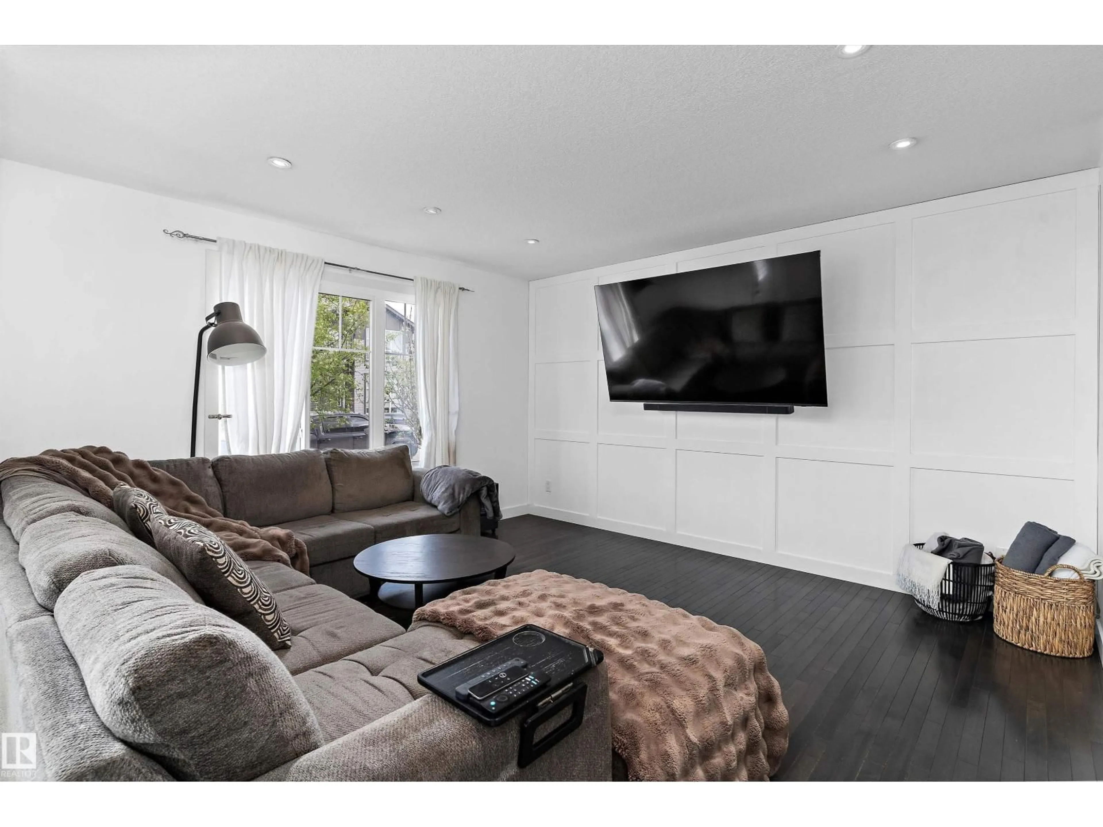 Home theater for 6904 CARDINAL WD, Edmonton Alberta T6W2Y4