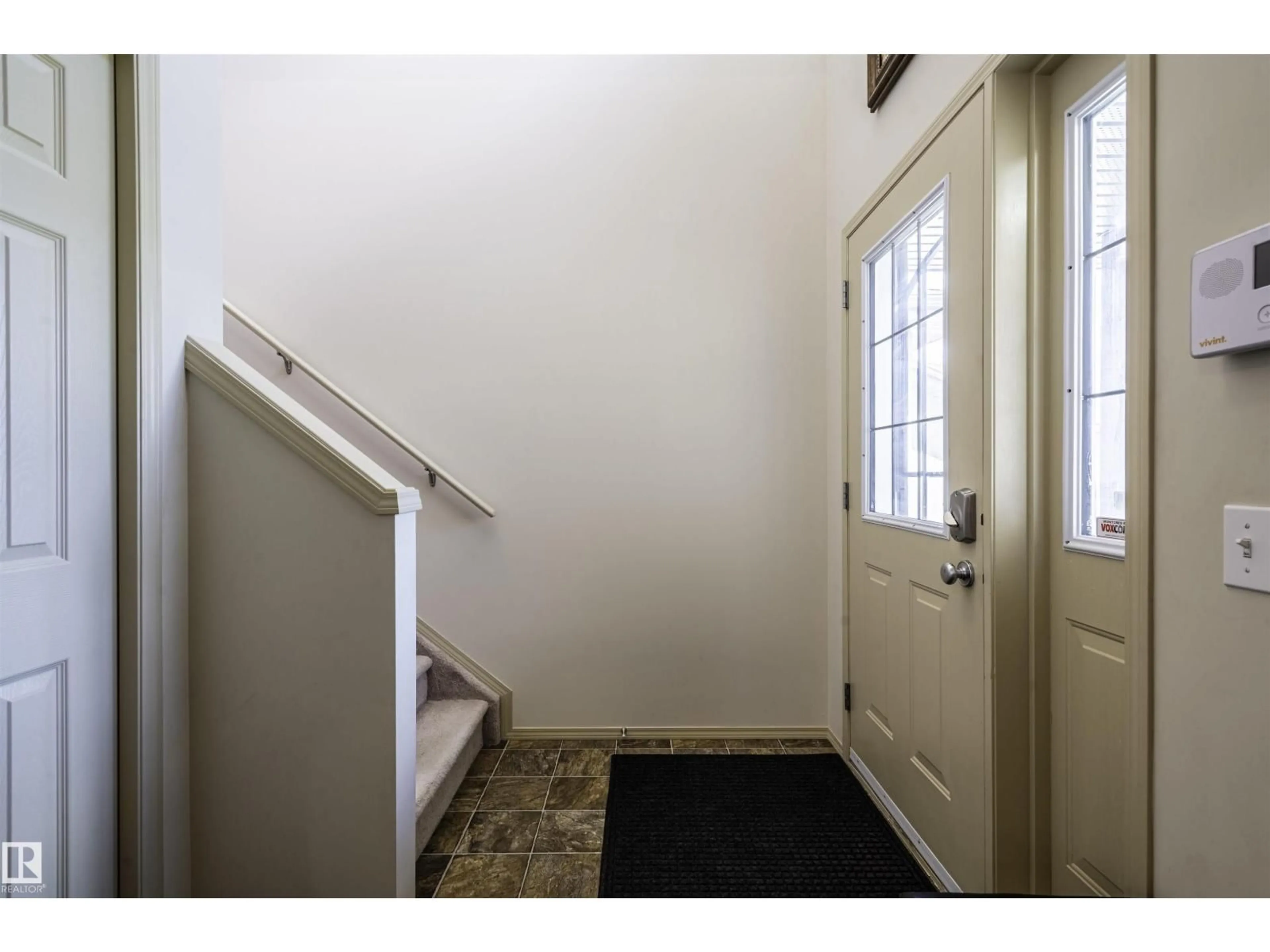Indoor foyer for 15818 141 ST, Edmonton Alberta T6V1V7
