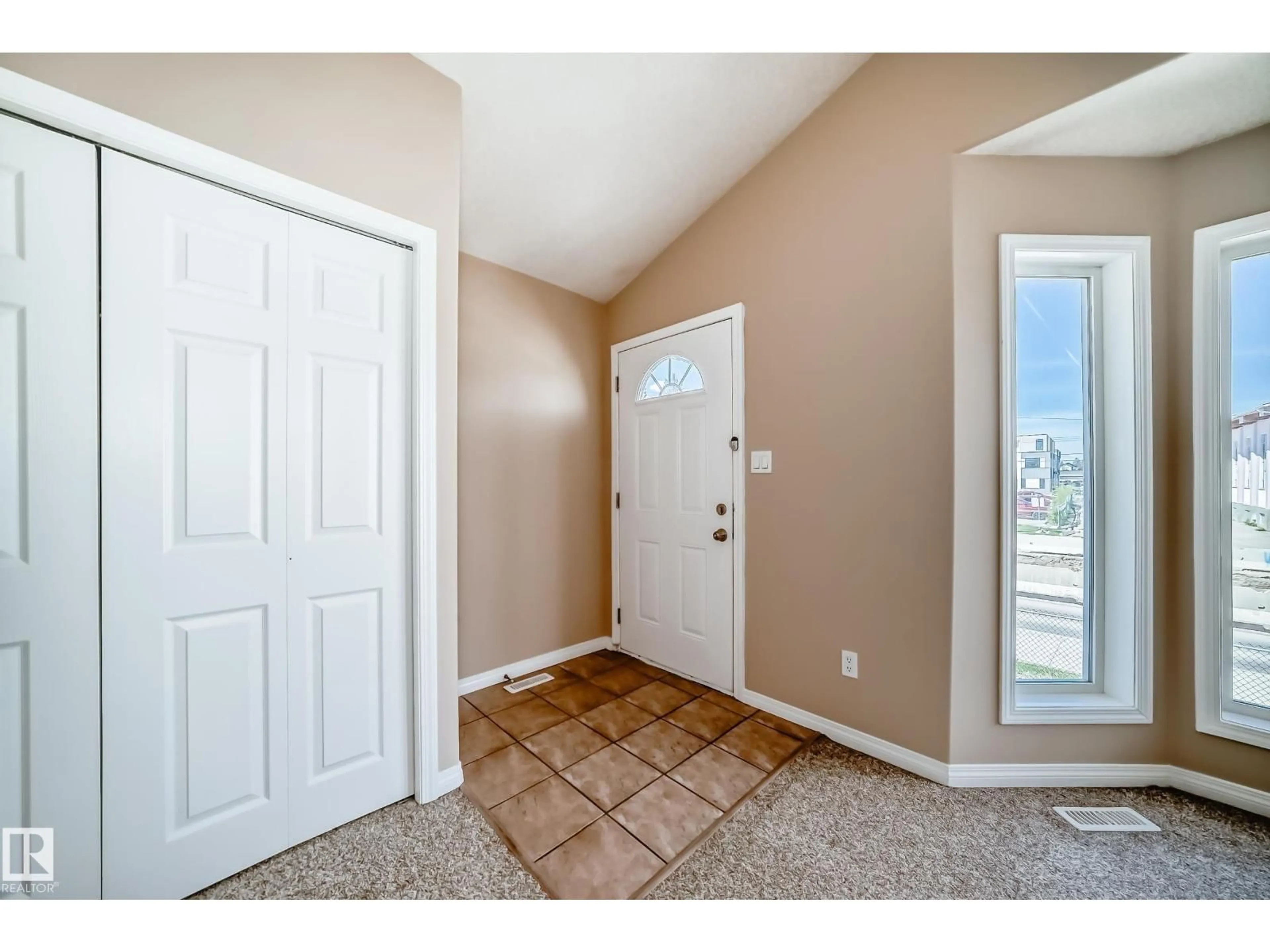 Indoor entryway for 9825 156 ST, Edmonton Alberta T5P2P2