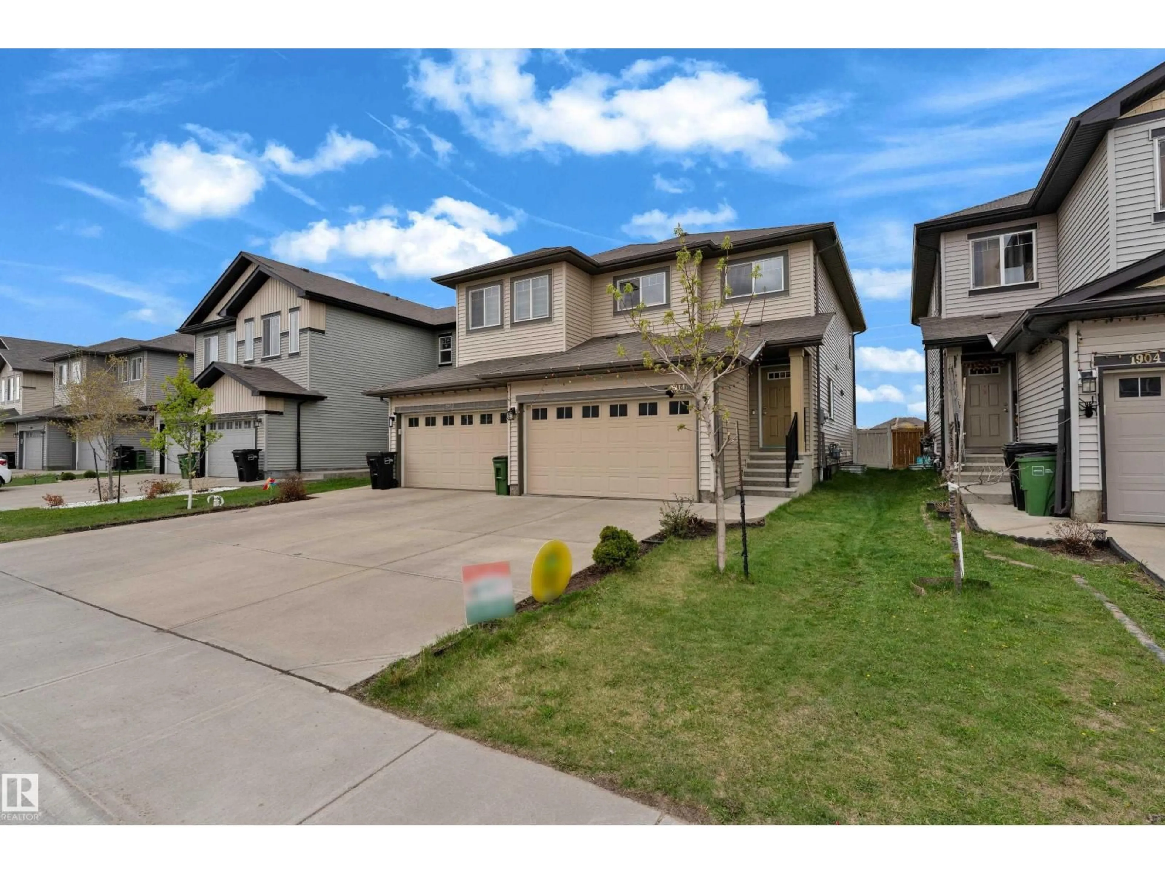A pic from outside/outdoor area/front of a property/back of a property/a pic from drone, street for 1814 27 ST, Edmonton Alberta T6T2G5