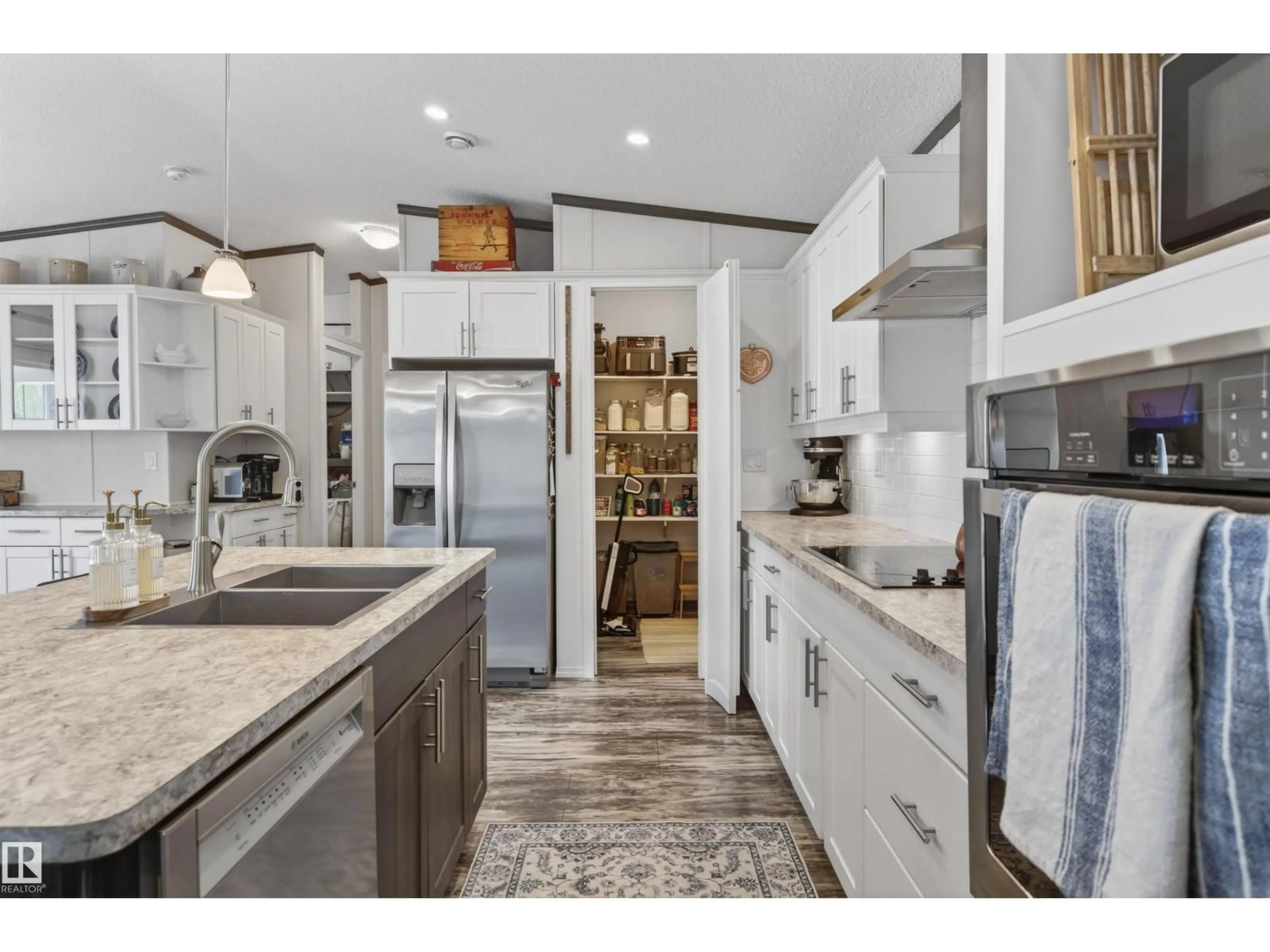 Open concept kitchen, ceramic/tile floor for 4819 52 ST, Ardmore Alberta T0A0B0