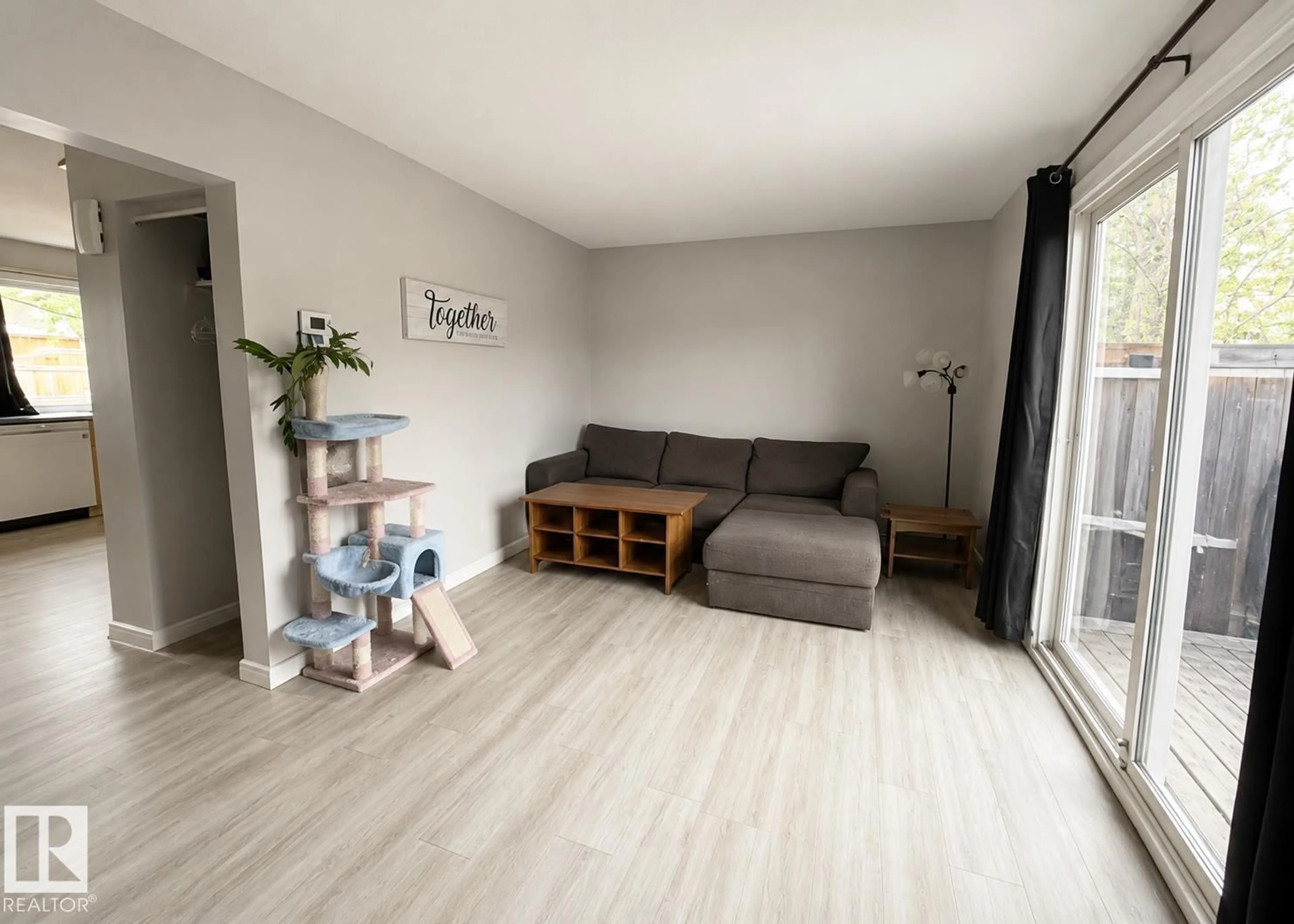 A pic of a room for 133 WOODSTOCK NW, Edmonton Alberta T5T0H6