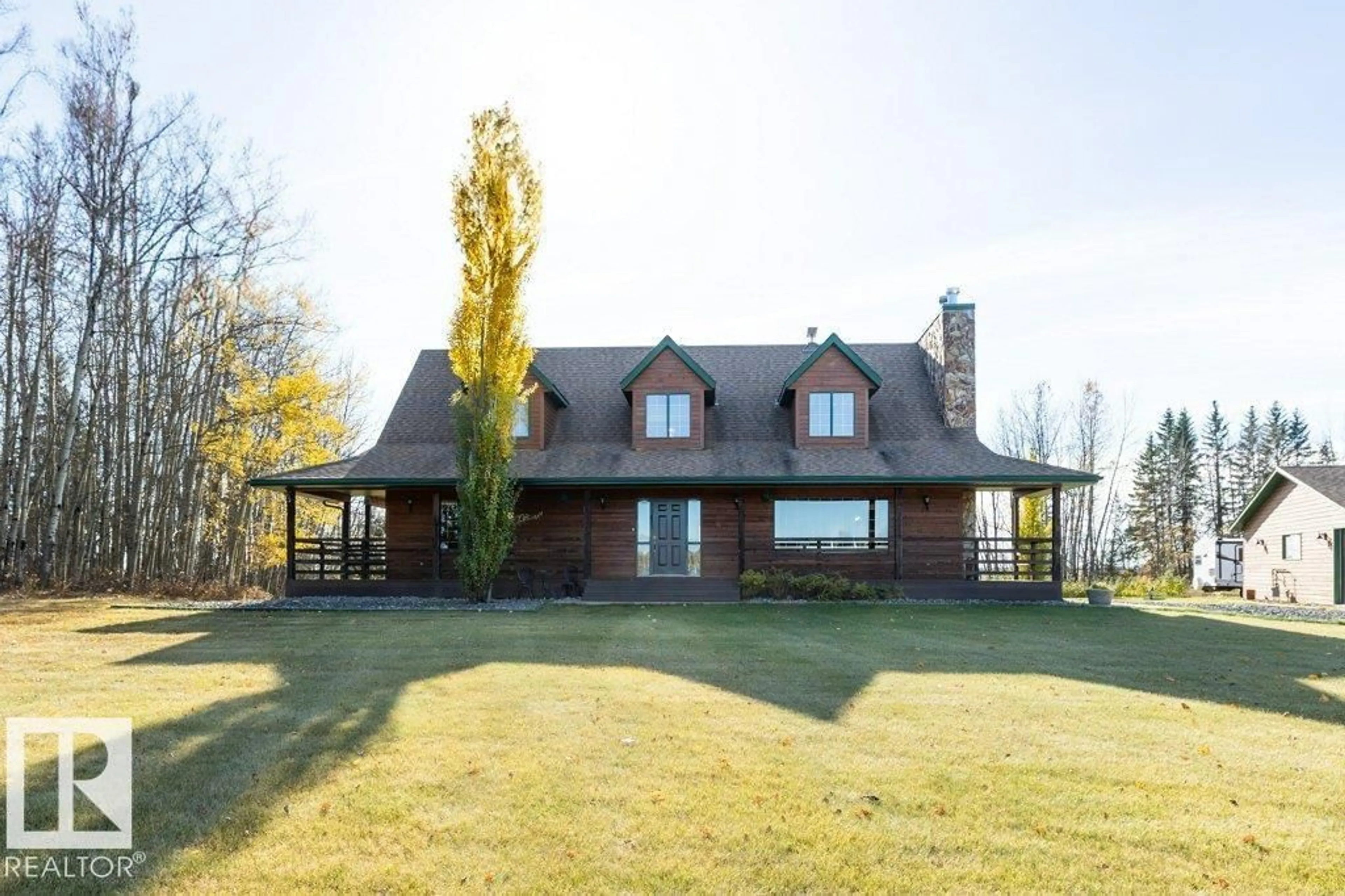 A pic from outside/outdoor area/front of a property/back of a property/a pic from drone, unknown for 8 SUNRISE DR, Rural Westlock County Alberta T0G0S0