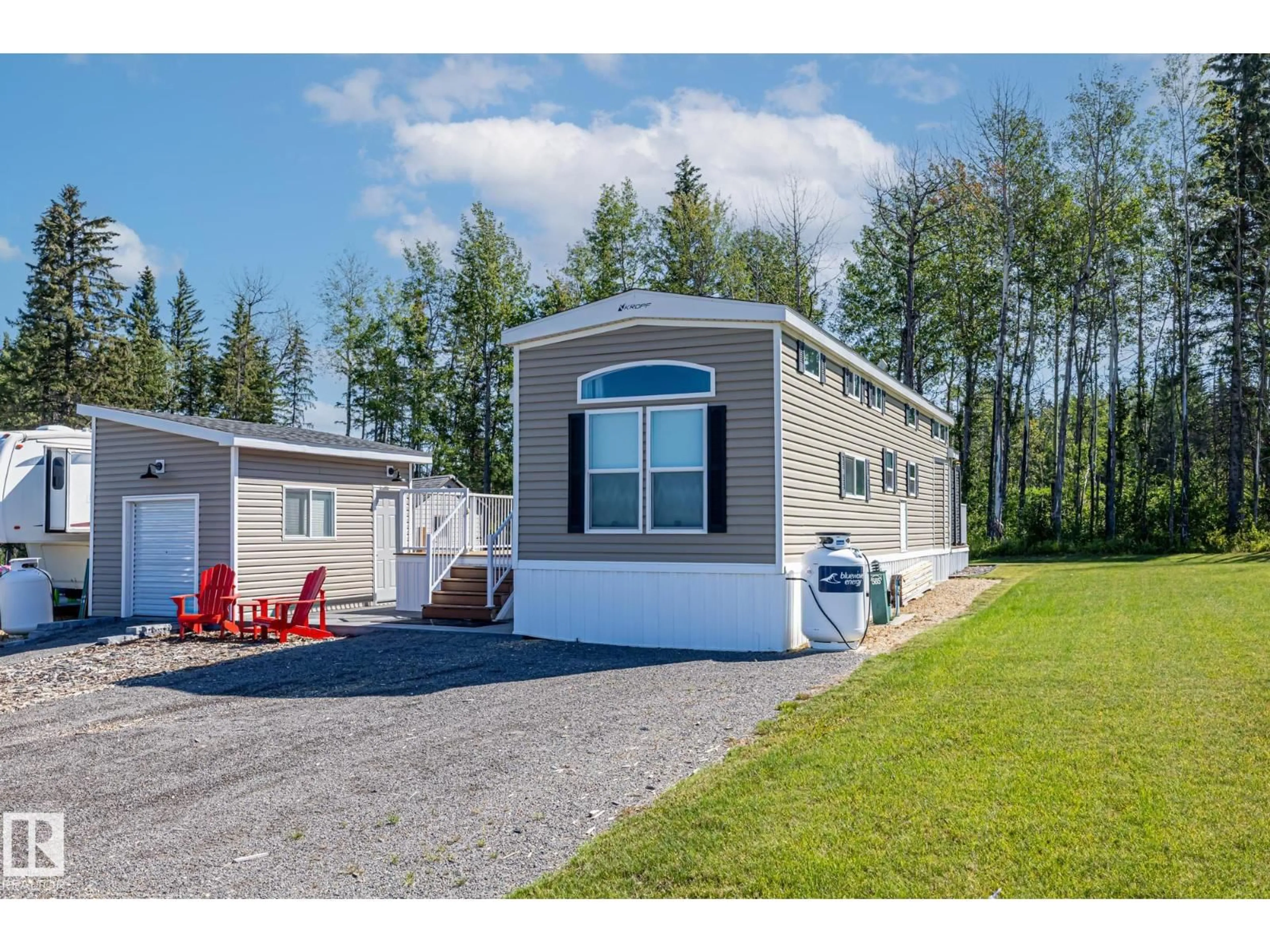 Home with vinyl exterior material, water/lake/river/ocean view for 565 53126 RGE ROAD 70, Rural Parkland County Alberta T7Z1M1