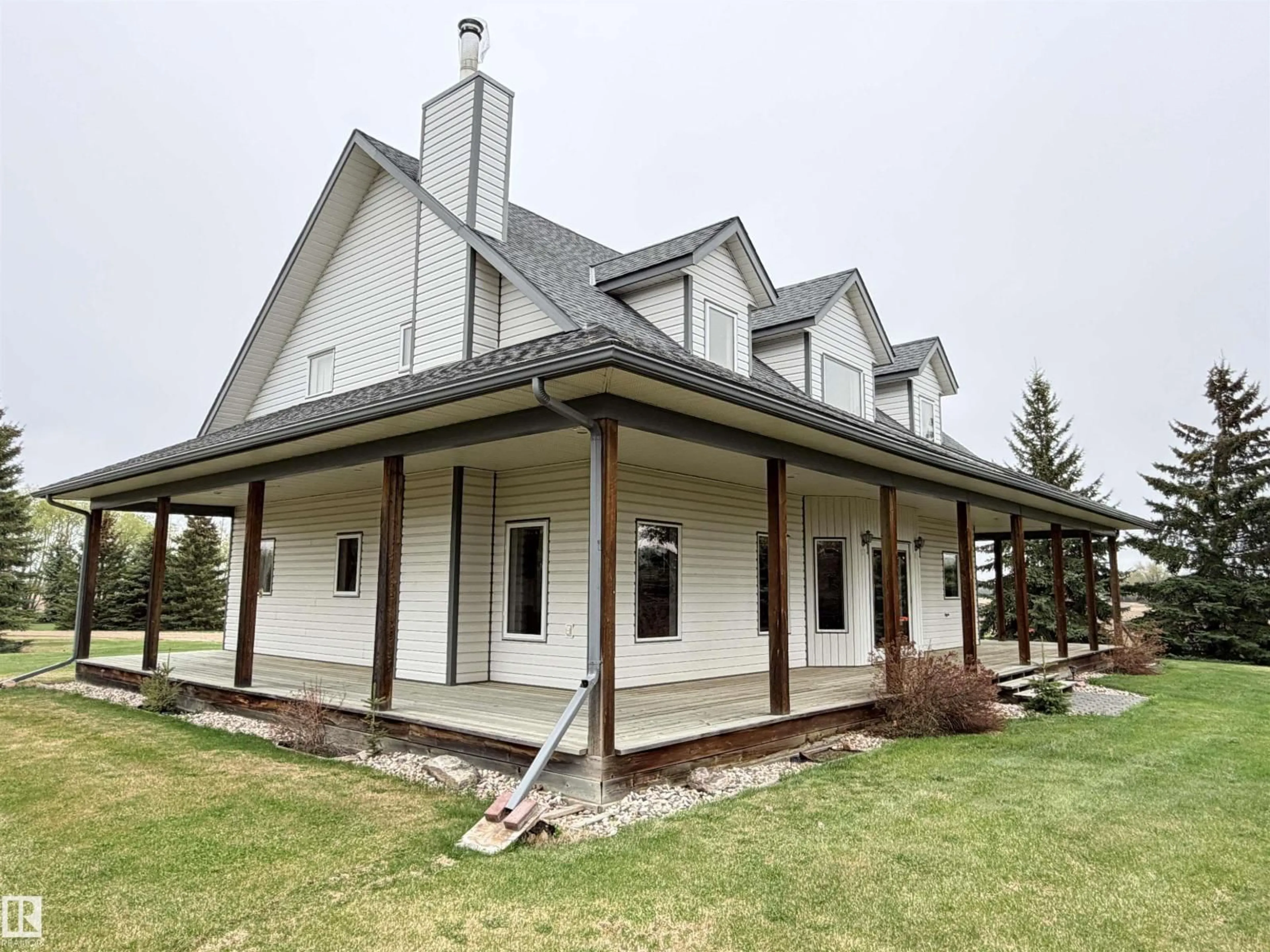 Home with vinyl exterior material, building for 60215 RGE ROAD 13, Rural Westlock County Alberta T7P2N9
