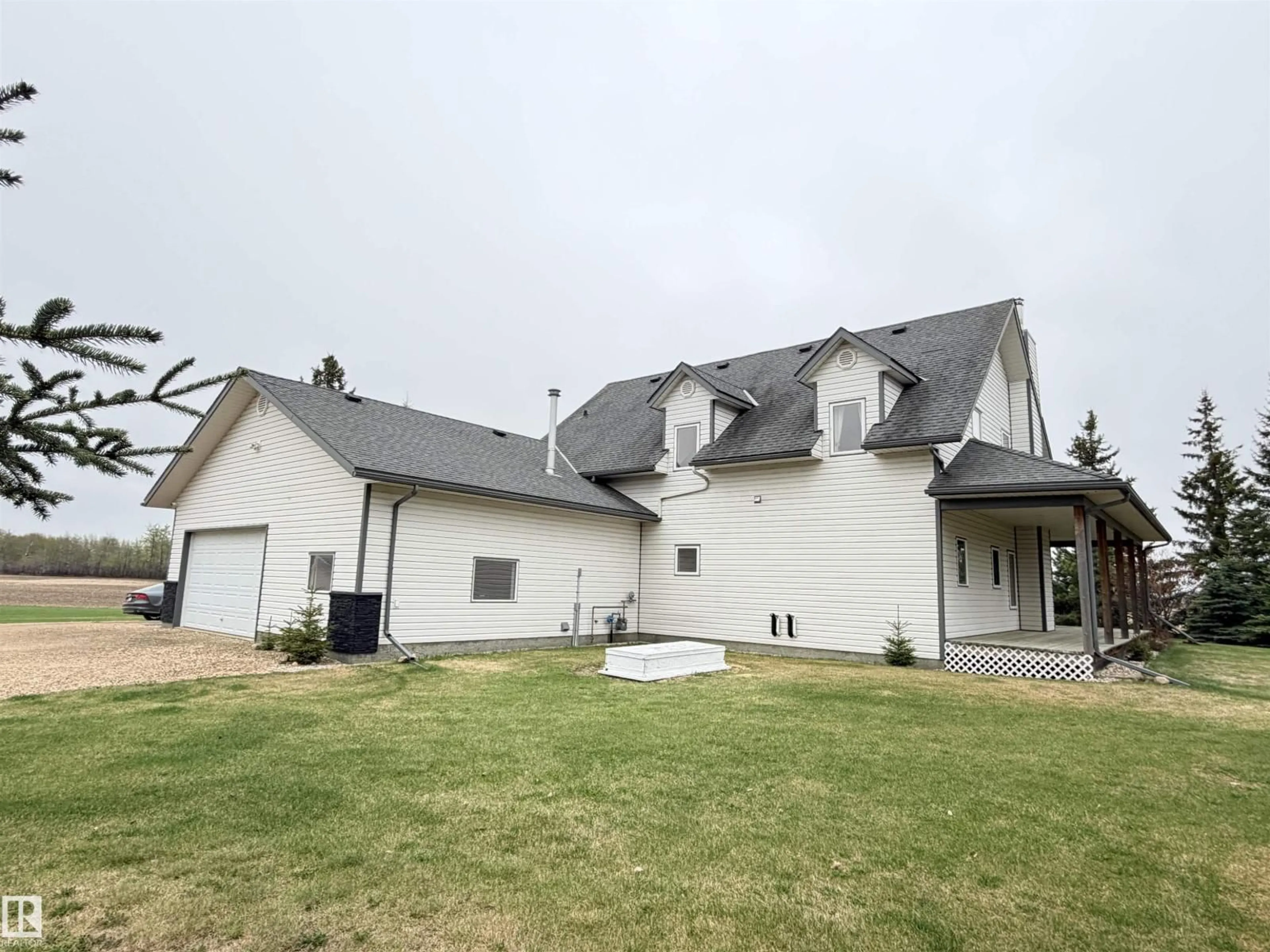 A pic from outside/outdoor area/front of a property/back of a property/a pic from drone, building for 60215 RGE ROAD 13, Rural Westlock County Alberta T7P2N9