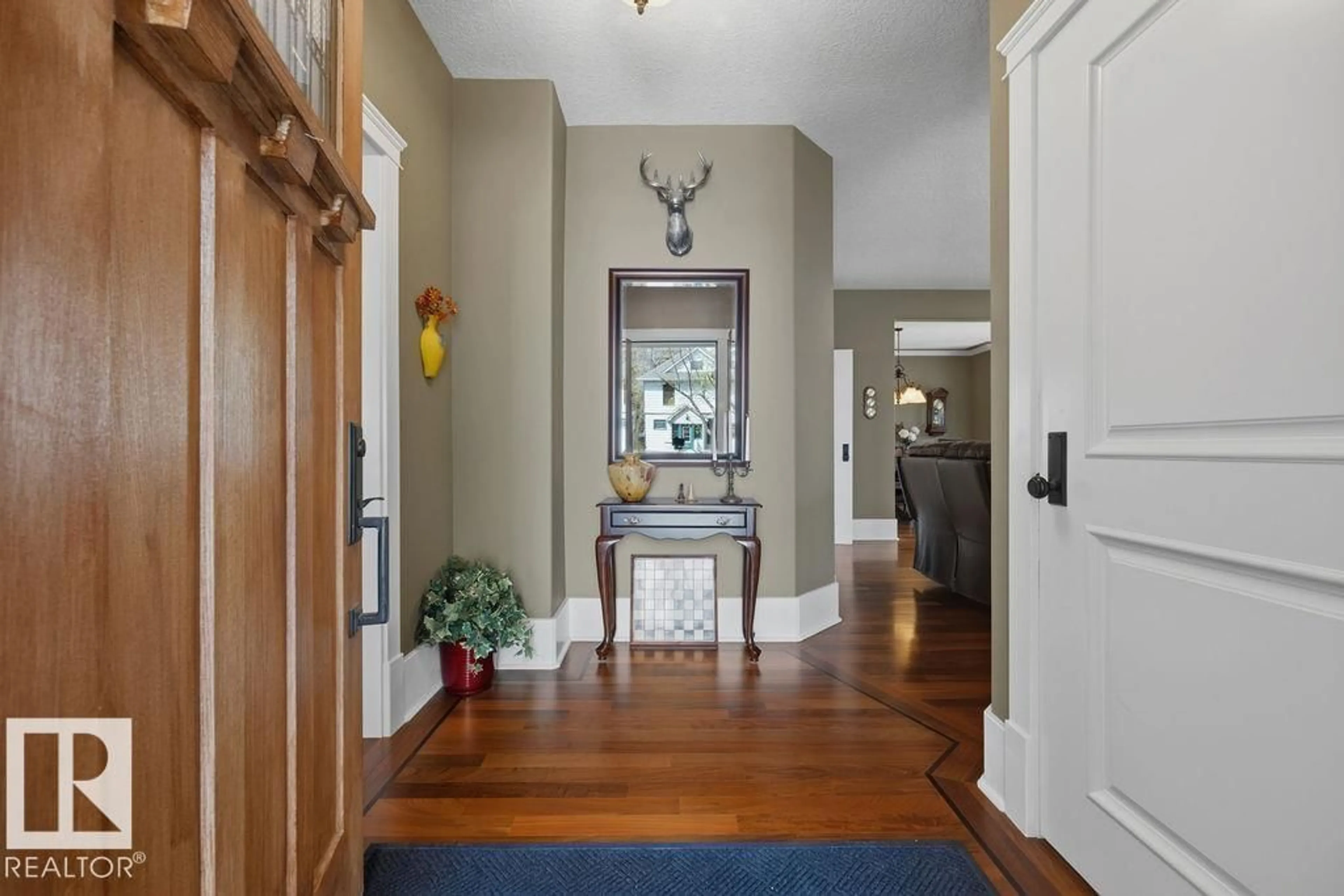 Indoor entryway for 11137 81 AV, Edmonton Alberta T5G0S6