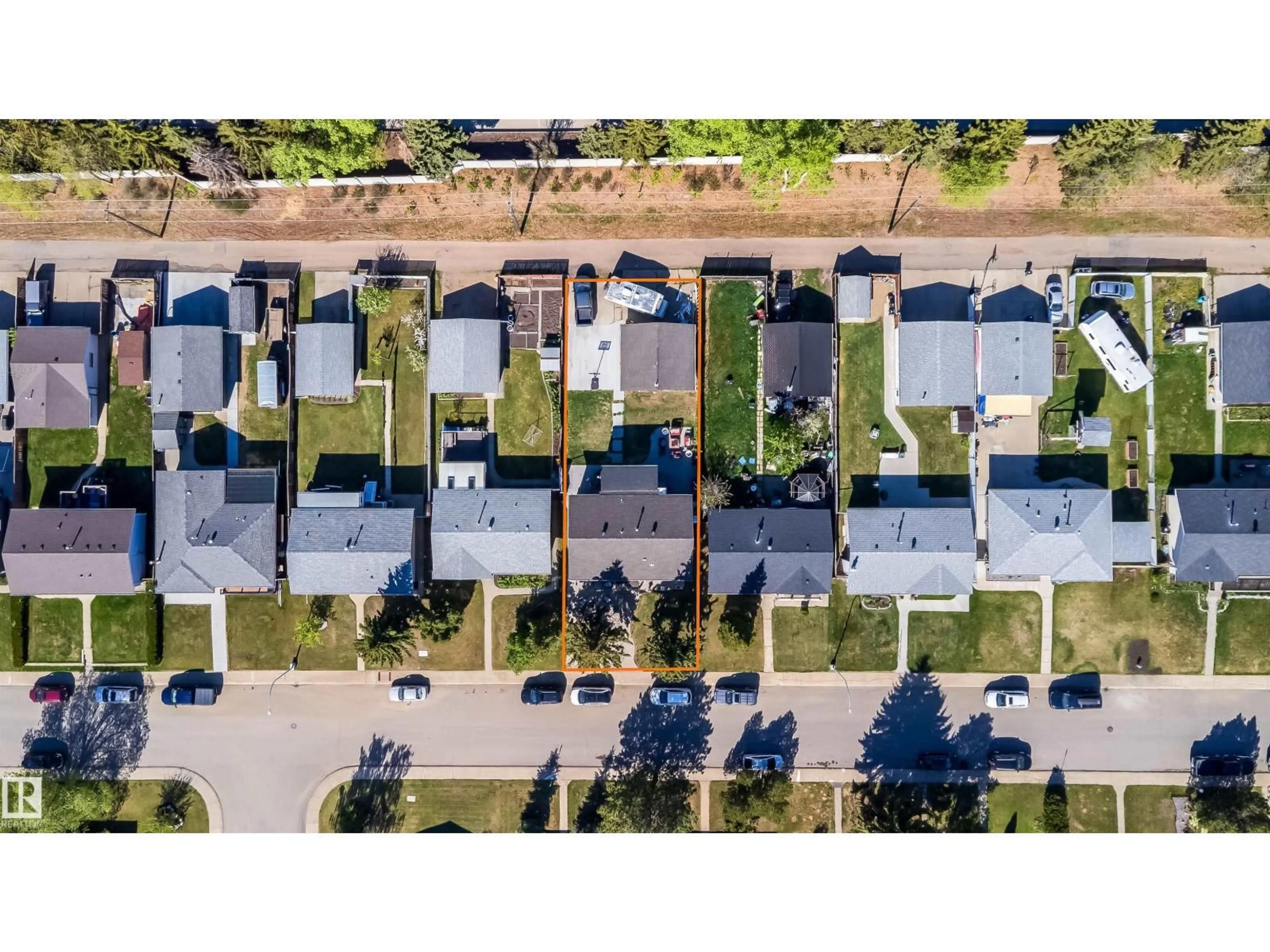 A pic from outside/outdoor area/front of a property/back of a property/a pic from drone, street for NW - 14808 96 ST, Edmonton Alberta T5E4W7