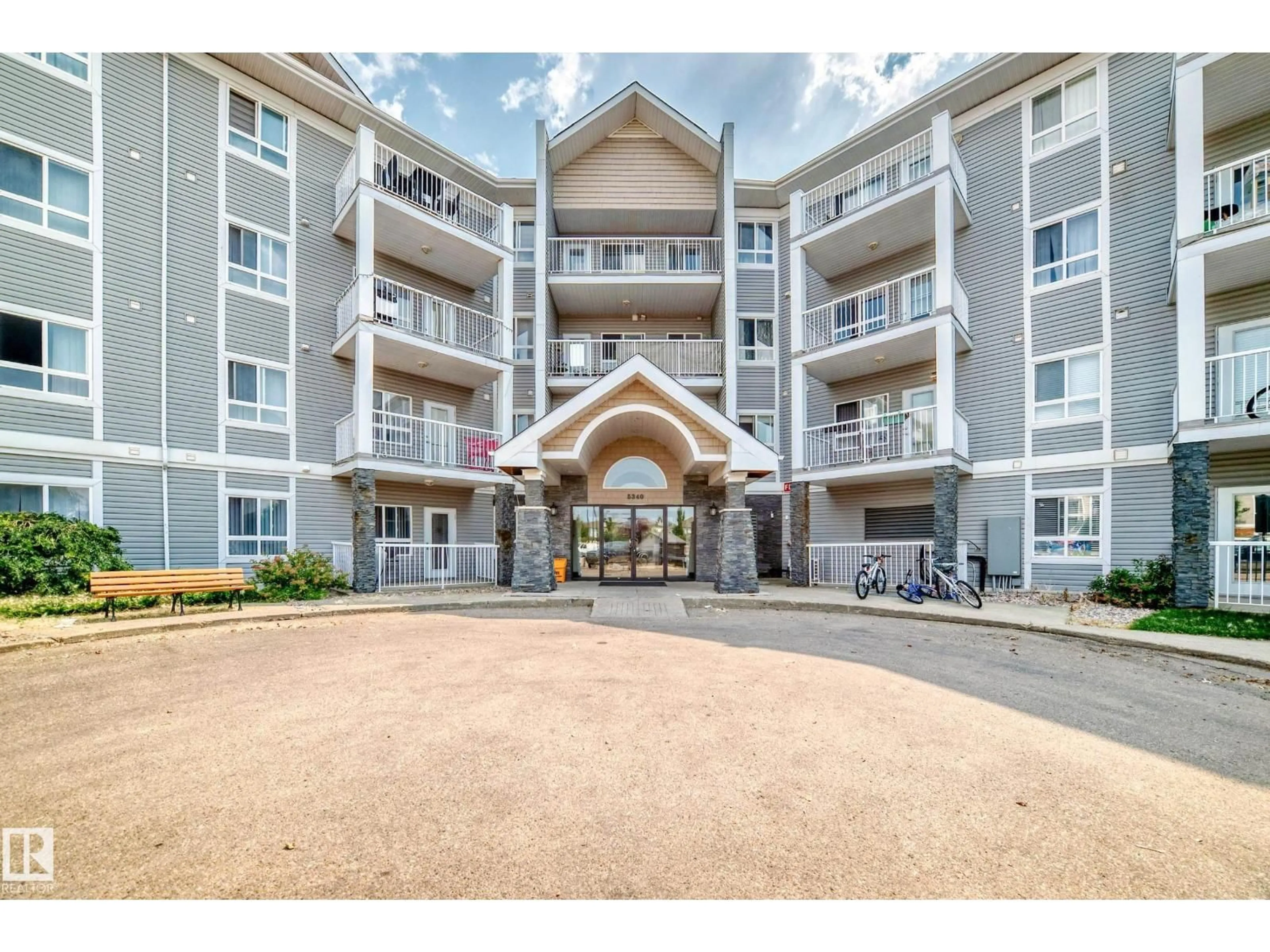 Indoor foyer for #205 - 5340 199 ST, Edmonton Alberta T6M0A5
