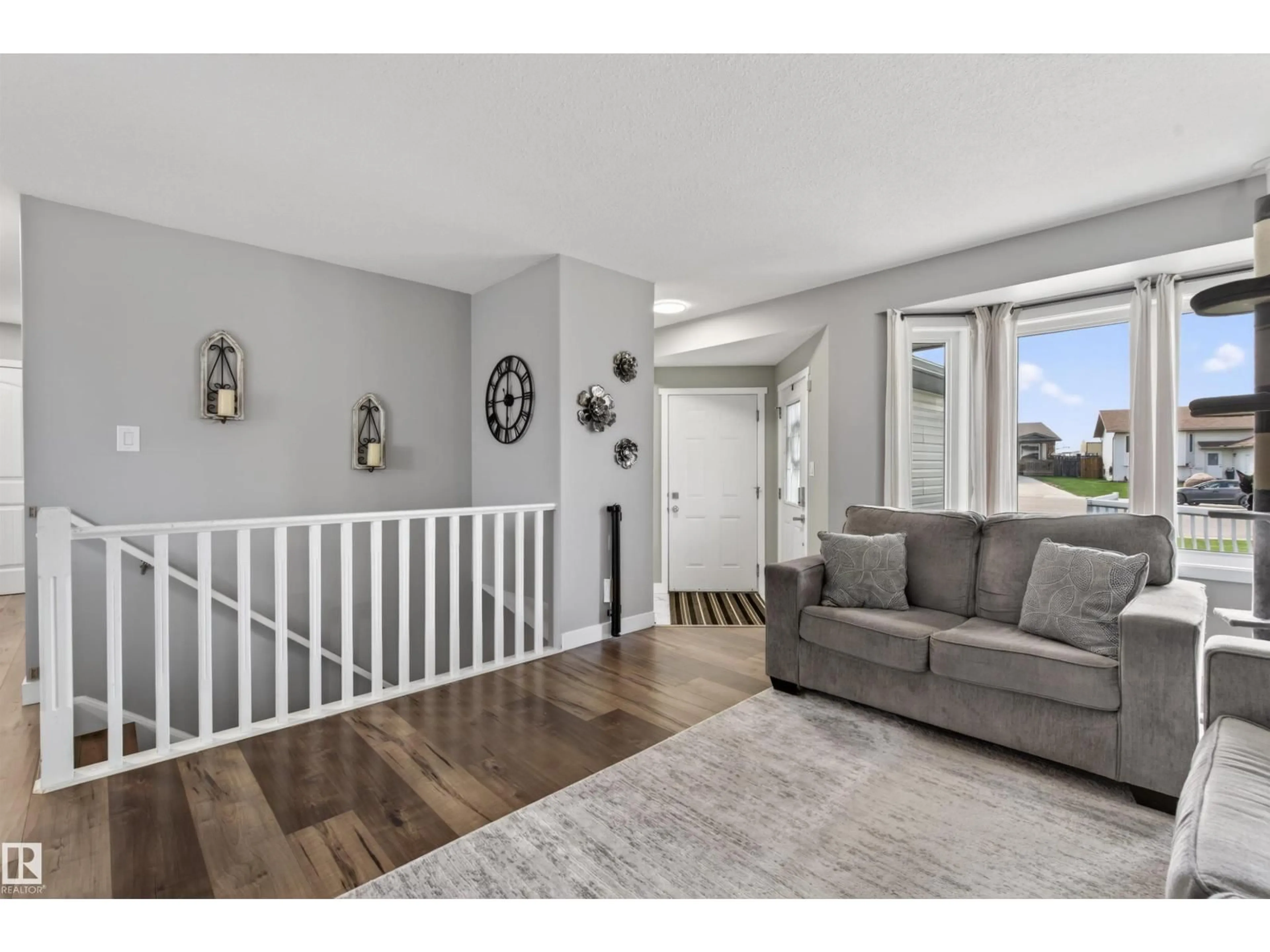 Indoor entryway for 1506 15 ST, Cold Lake Alberta T9M1Z8