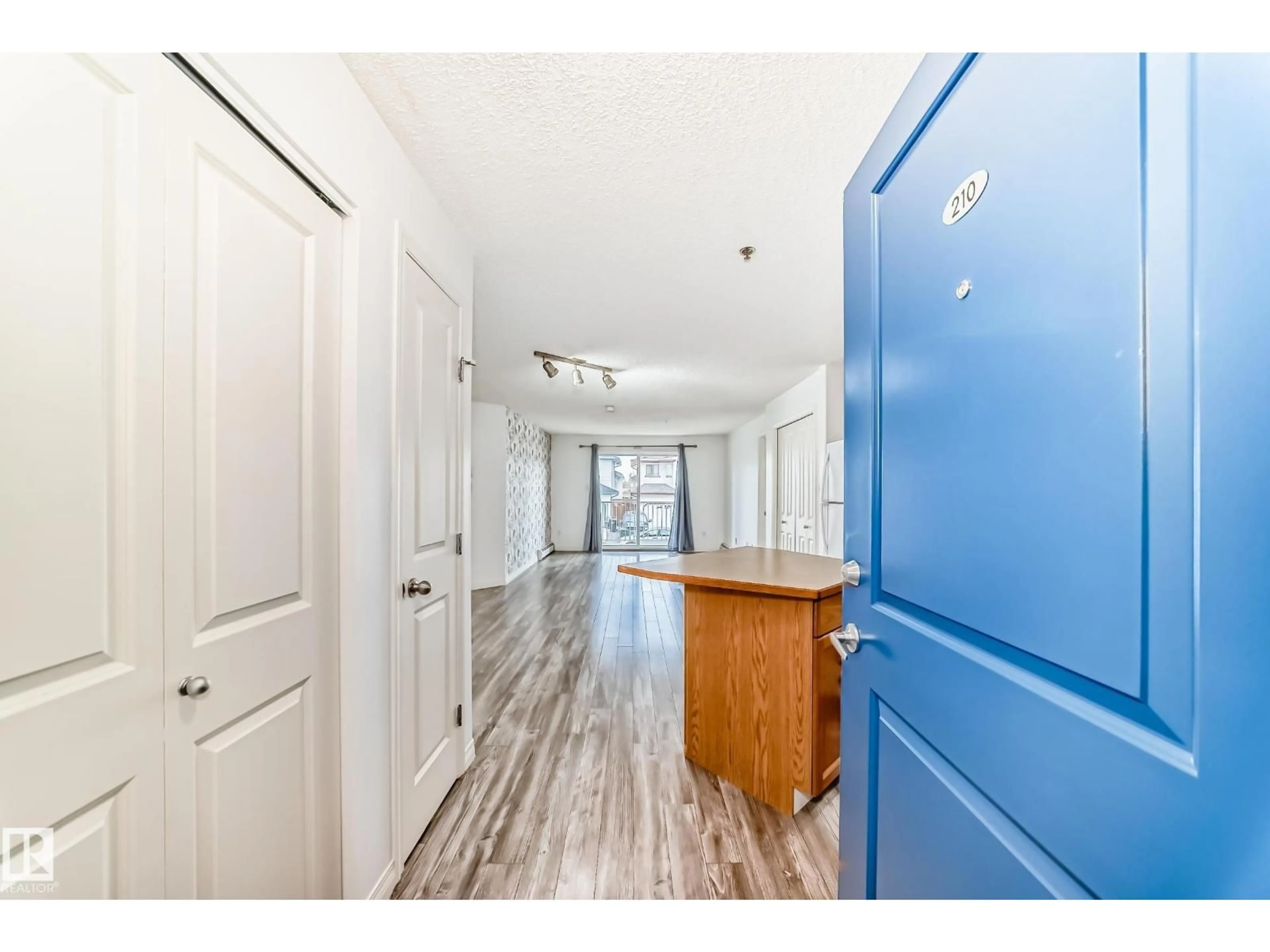 Indoor entryway for 210 - 2305 35A AV, Edmonton Alberta T6T1Z2