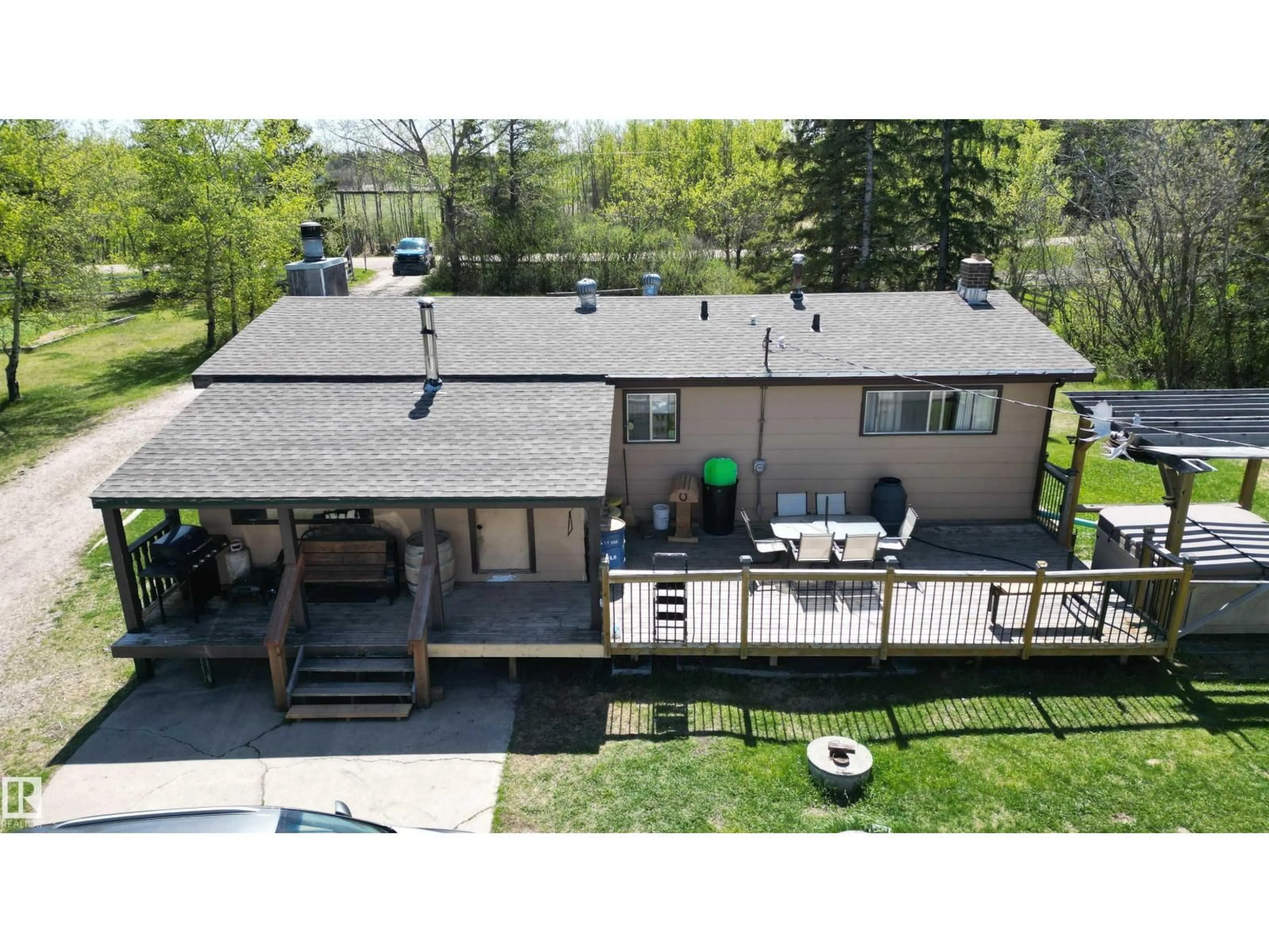 A pic from outside/outdoor area/front of a property/back of a property/a pic from drone, unknown for 21316 TWP ROAD 534, Rural Strathcona County Alberta T8G2B1