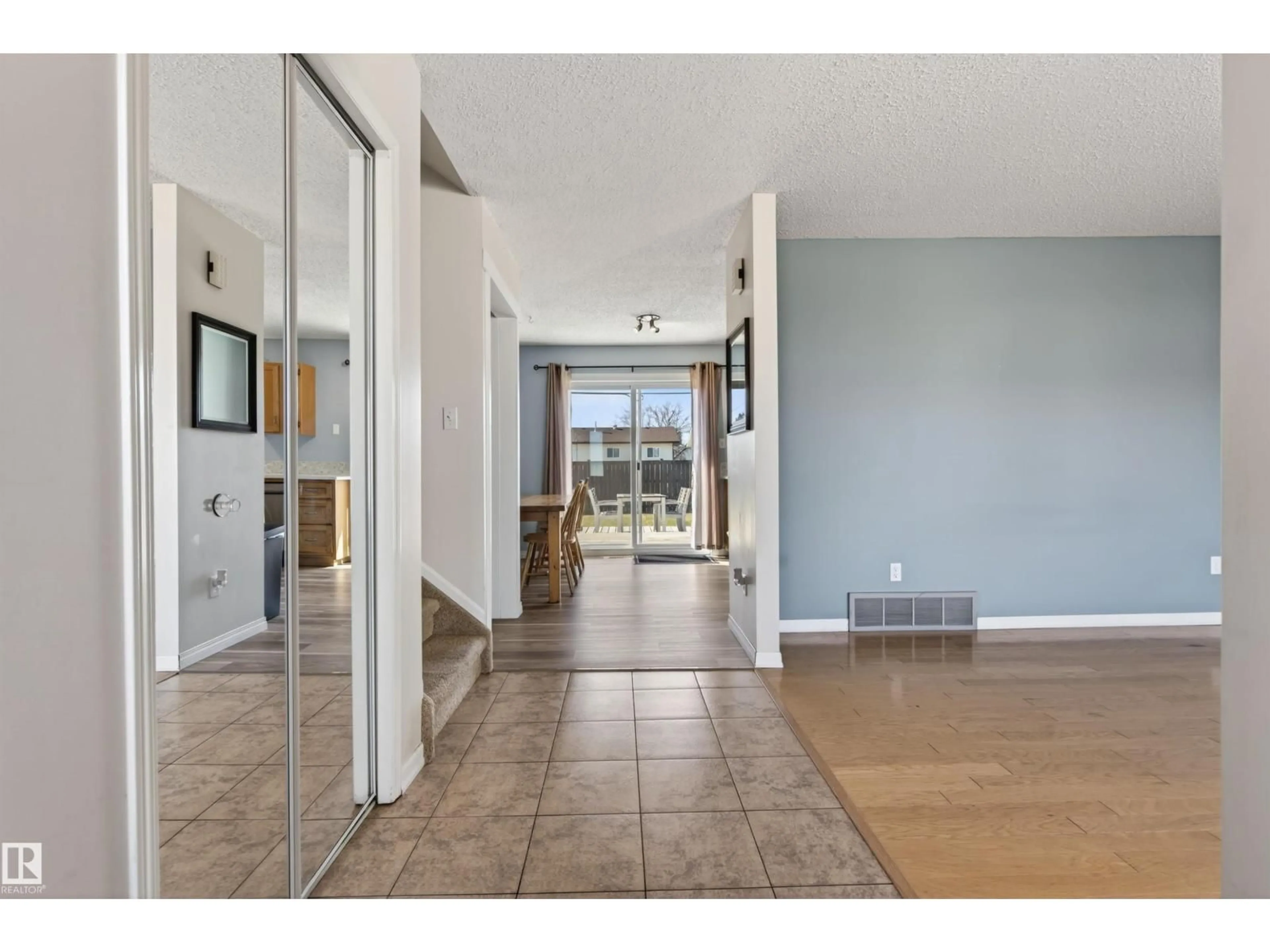 Indoor foyer for 6017 53 AV, Cold Lake Alberta T9M1T5