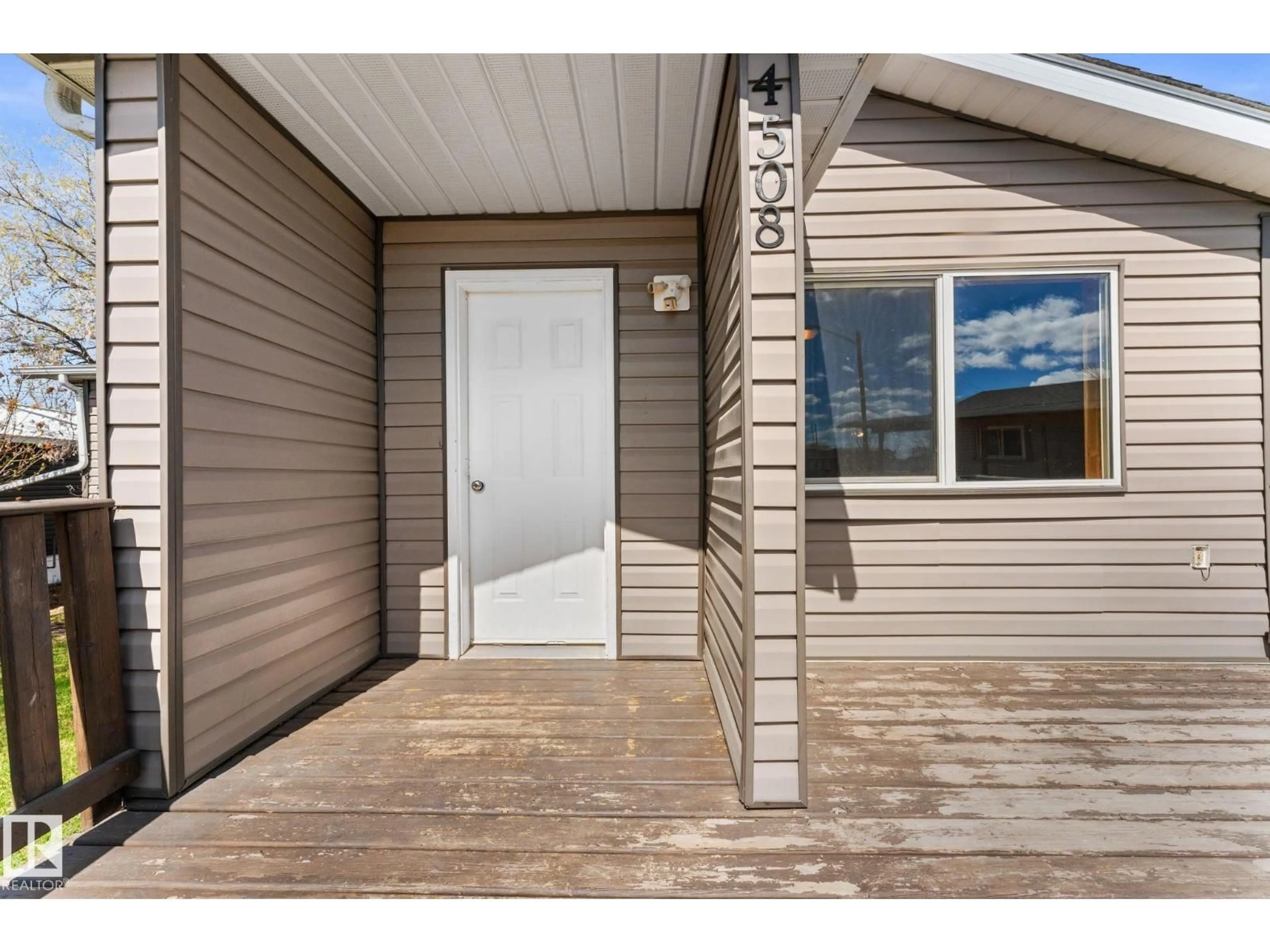 Indoor entryway for 4508 50A AV, Barrhead Alberta T7N1J3