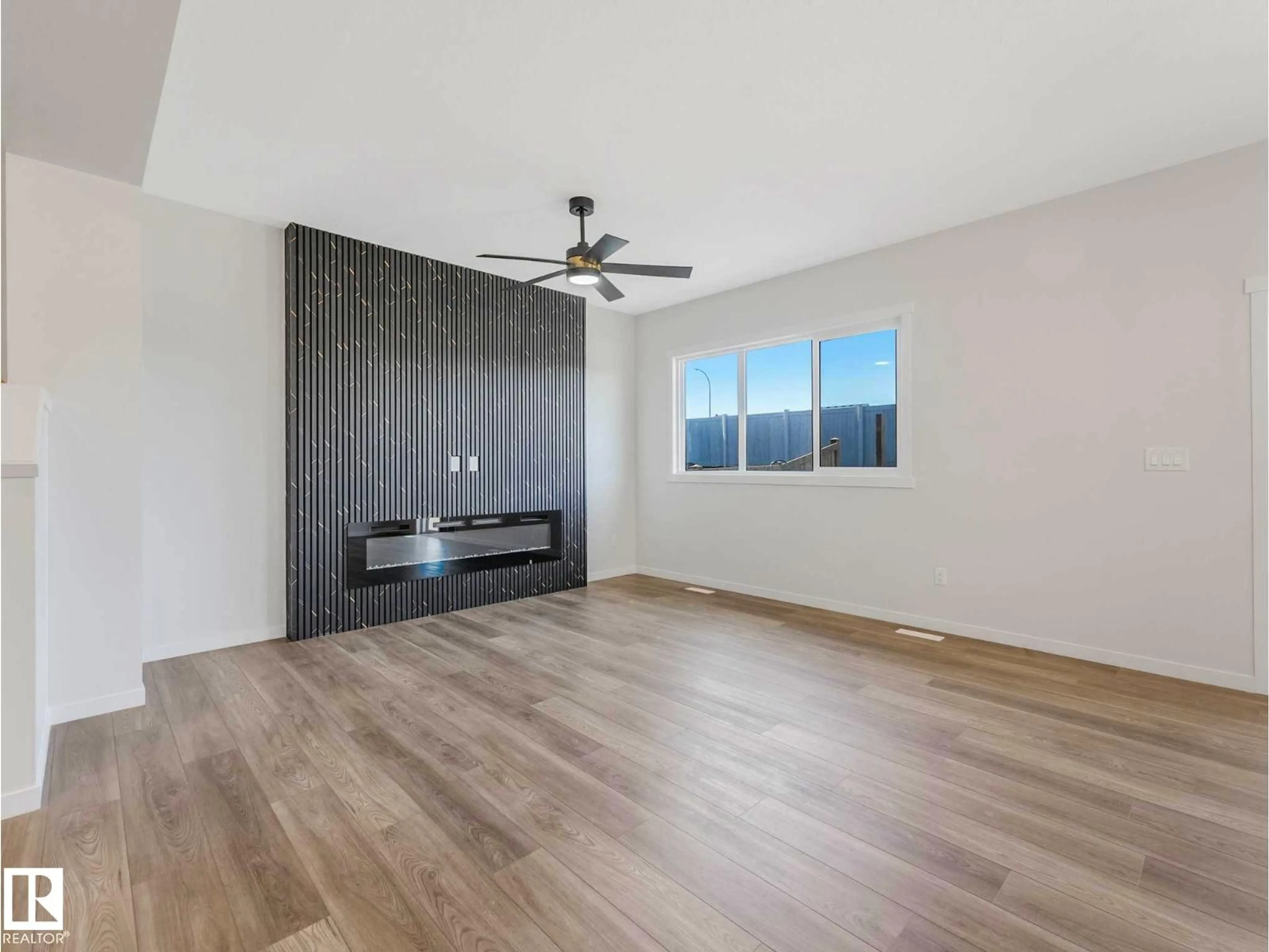 A pic of a room for 20723 24 AV, Edmonton Alberta T6M2C4
