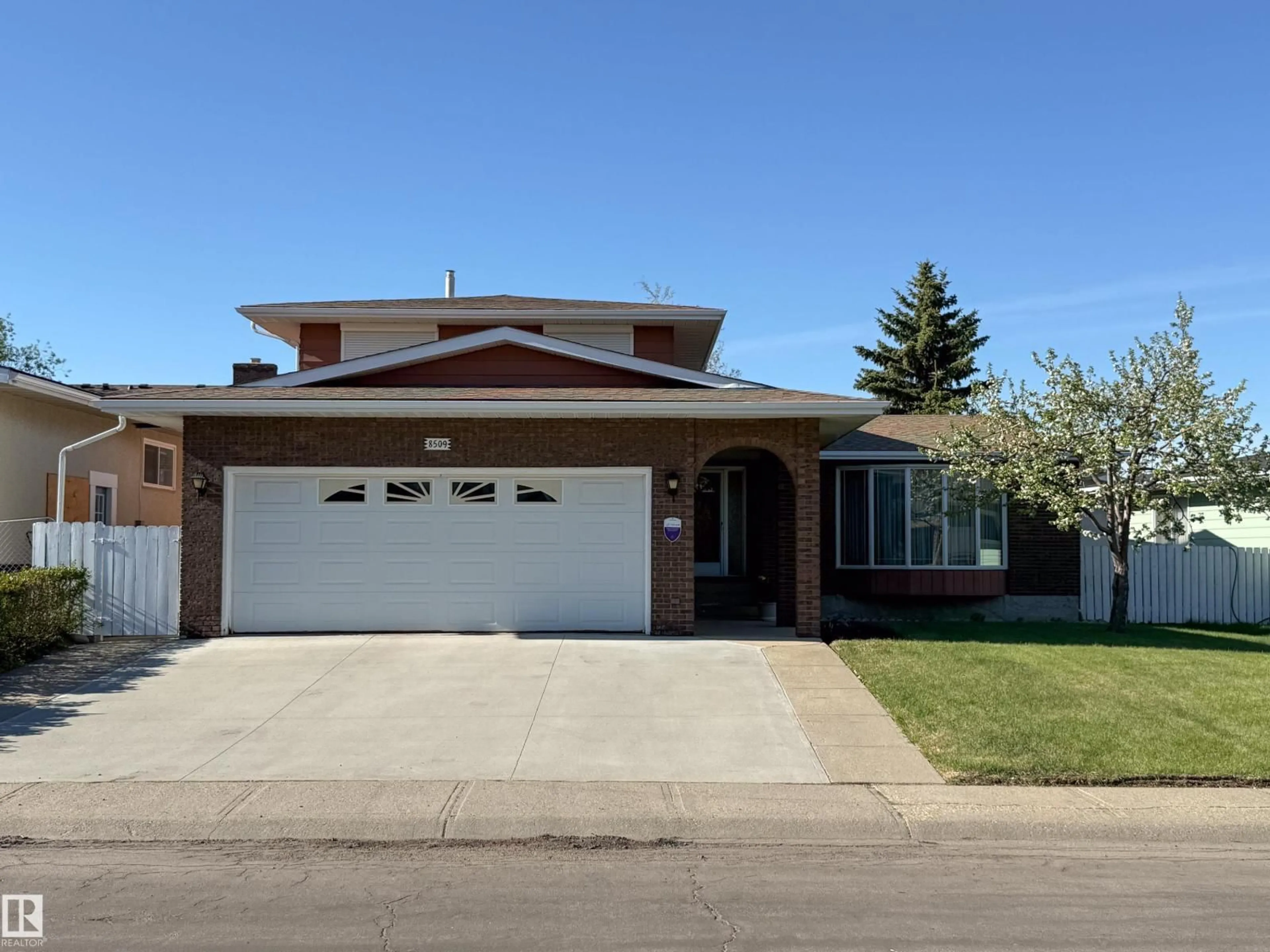 Home with vinyl exterior material, street for NW - 8509 39B AV, Edmonton Alberta T6K3E7