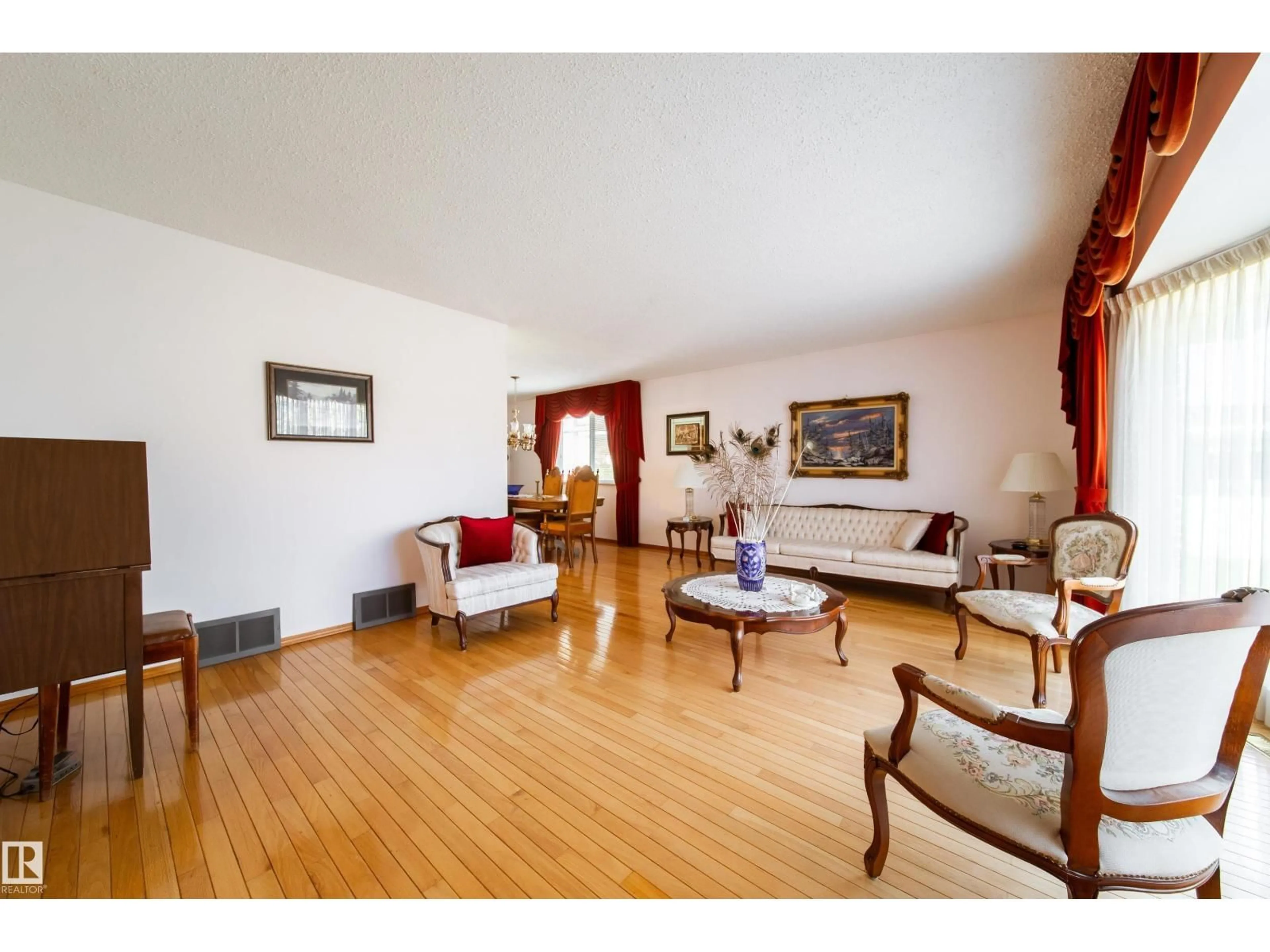 Living room with furniture, unknown for NW - 8509 39B AV, Edmonton Alberta T6K3E7